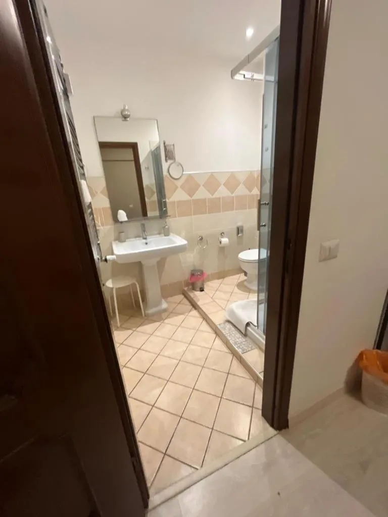 Bathroom in B&B La Perla di Roma