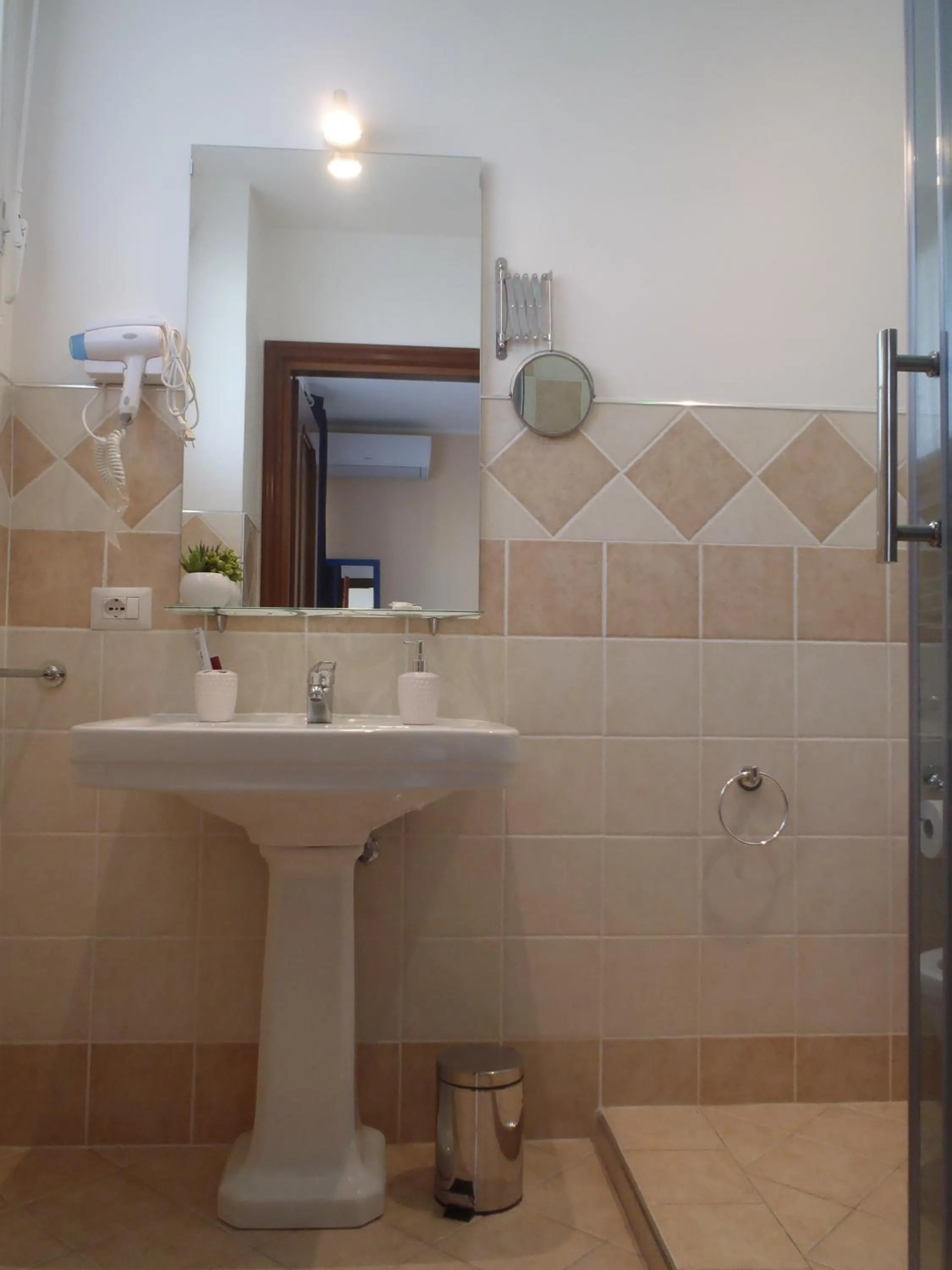 Bathroom in B&B La Perla di Roma