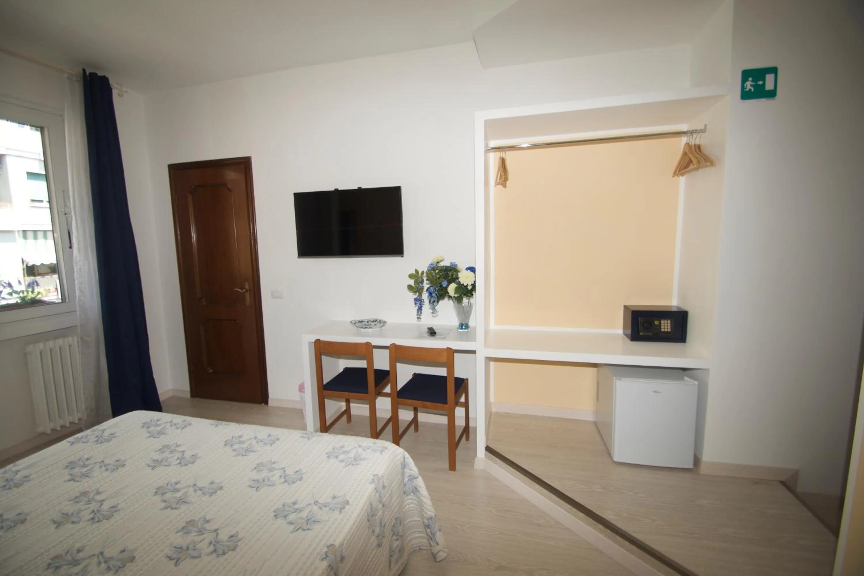 Photo of the whole room, Bed in B&B La Perla di Roma