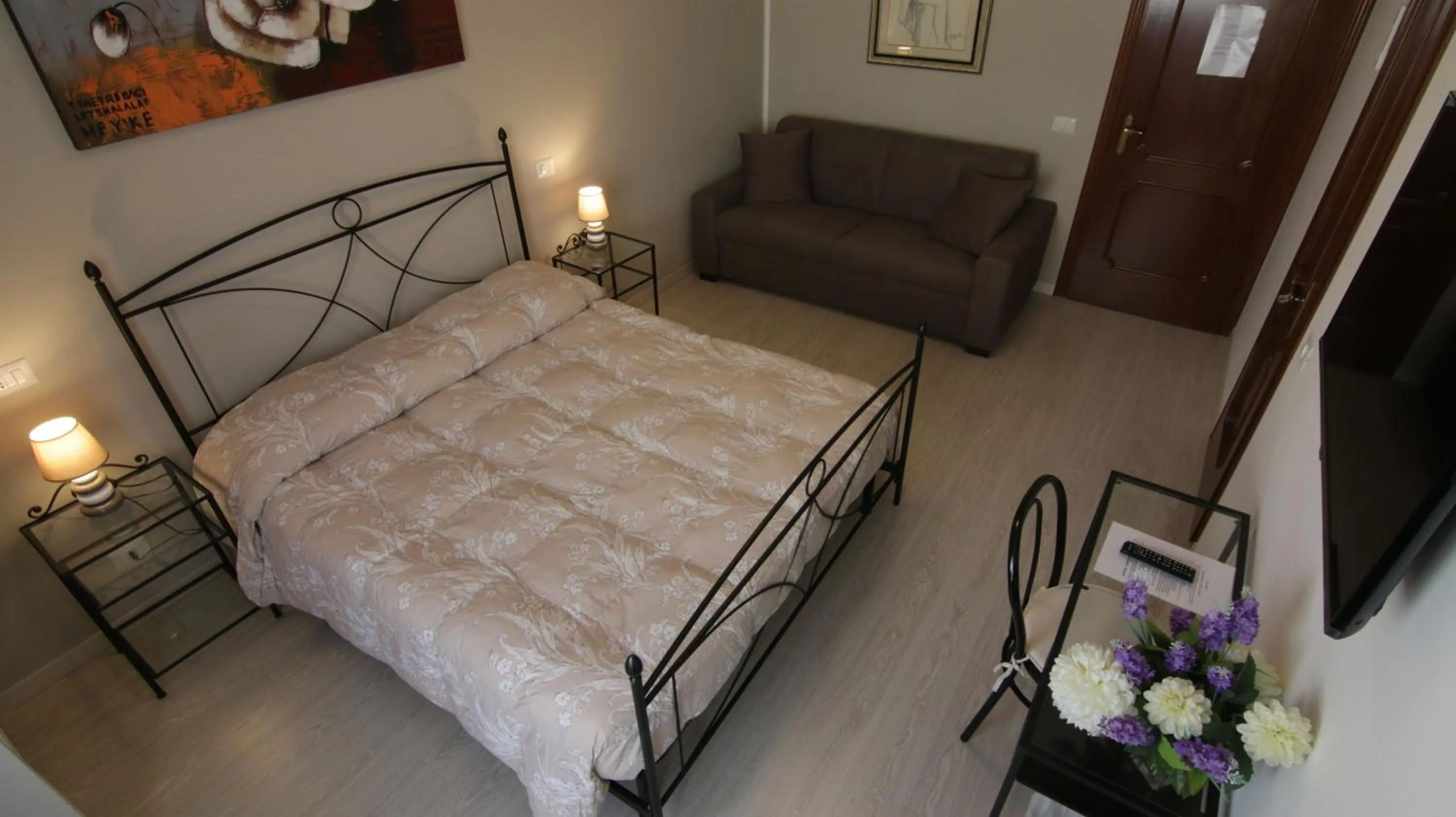 Photo of the whole room, Bed in B&B La Perla di Roma