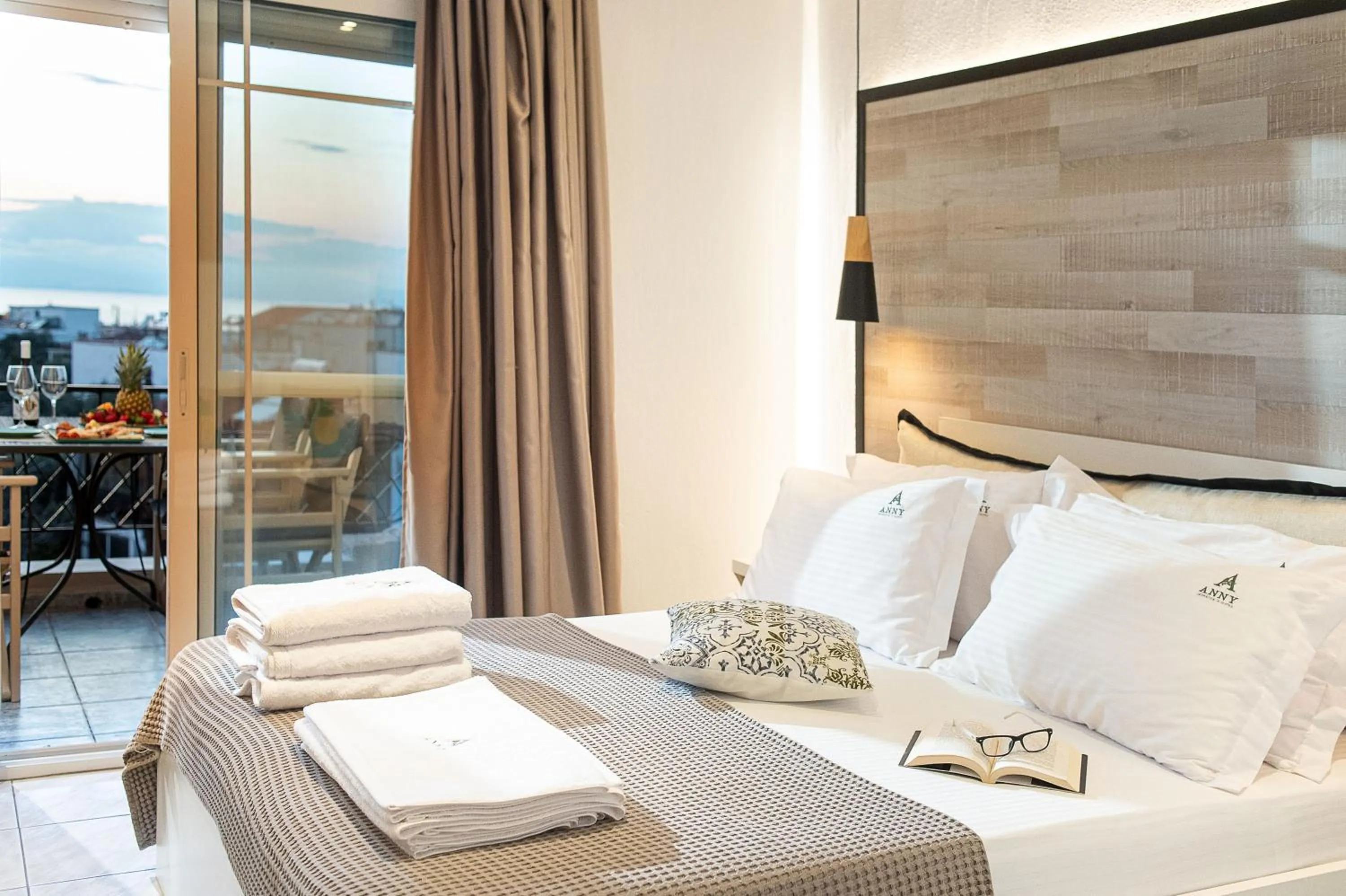 Bed in Anny's Residences & Suites