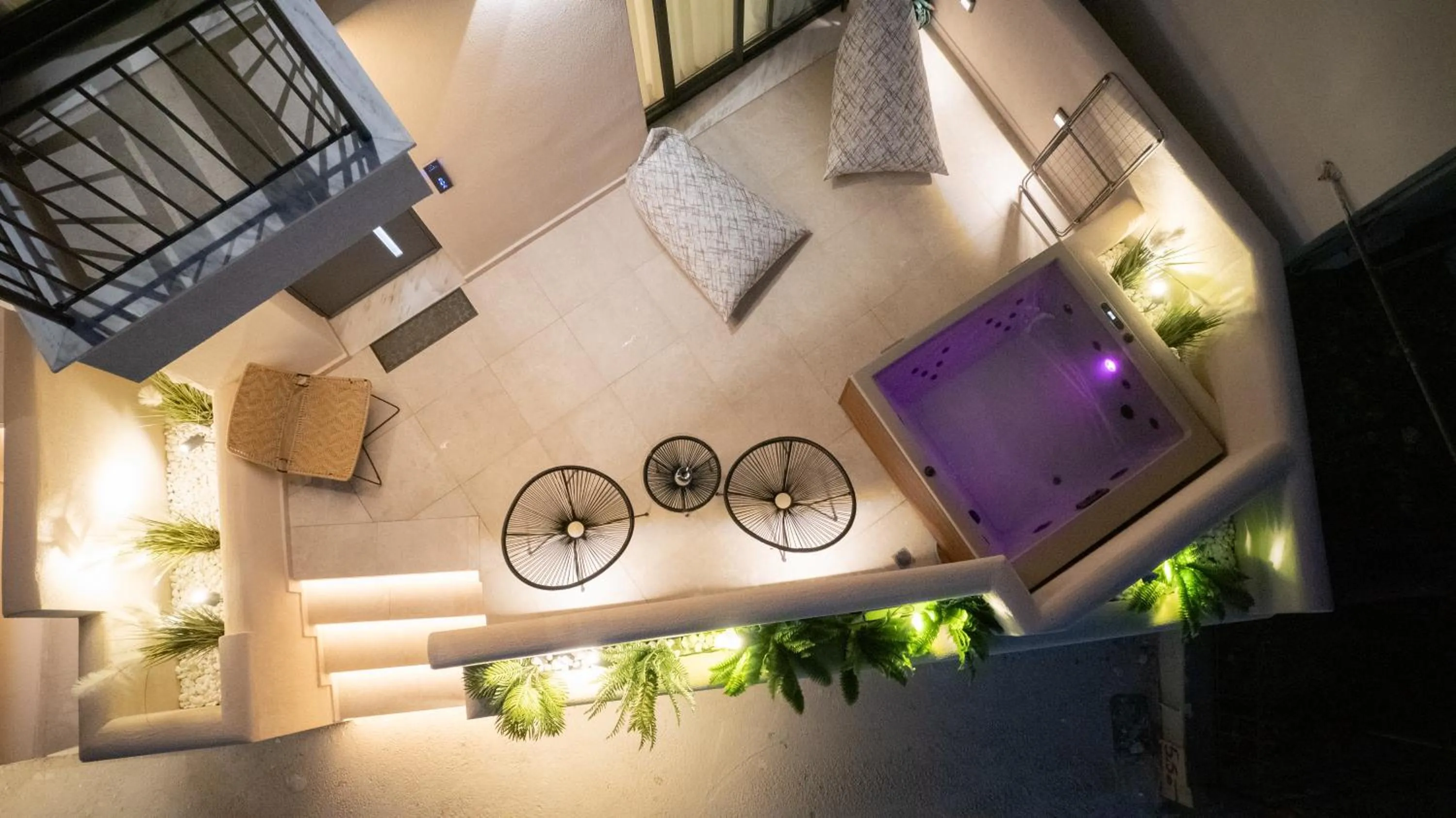 Hot Tub in Anny's Residences & Suites