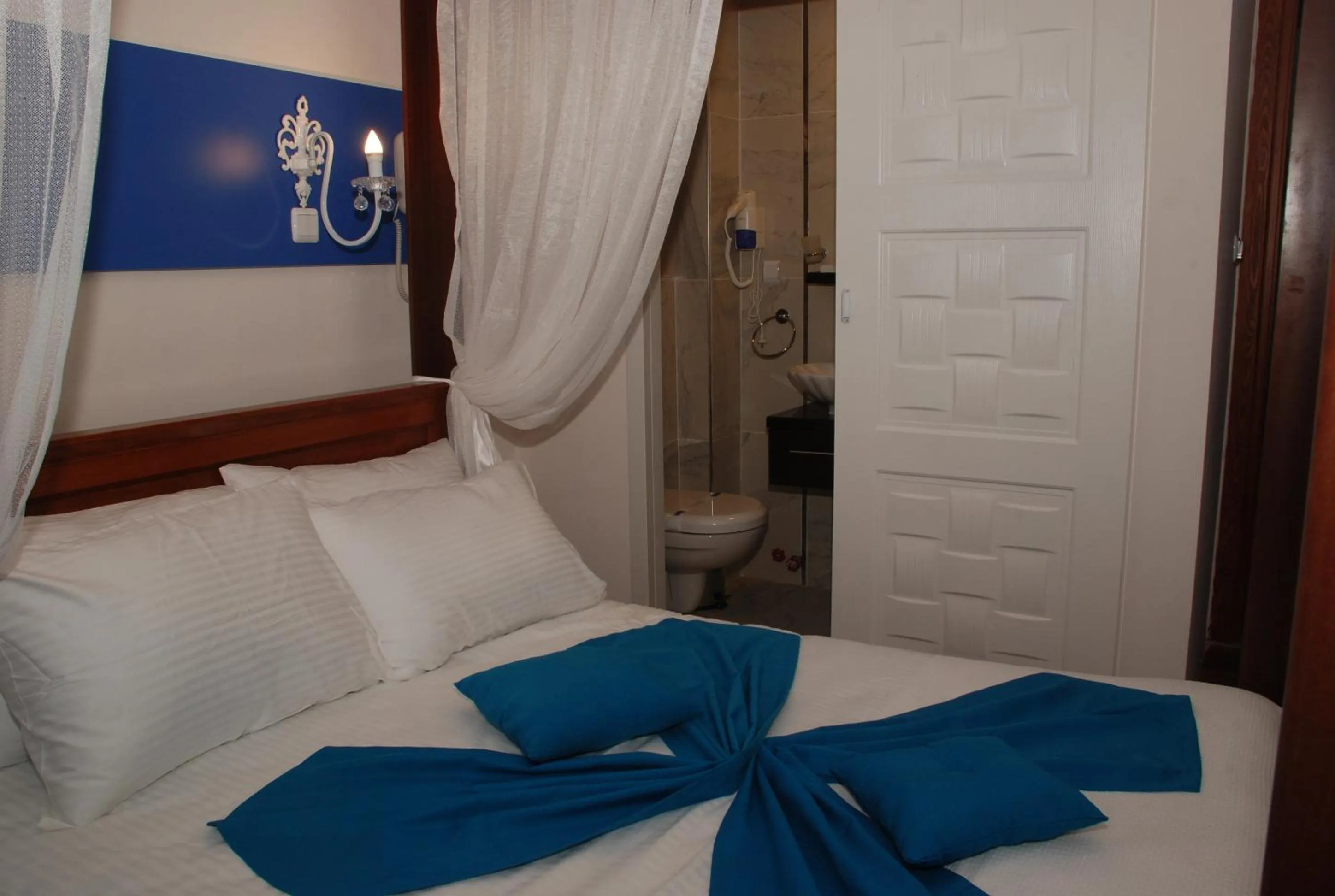 Photo of the whole room, Bed in Mavi Inci Park Otel