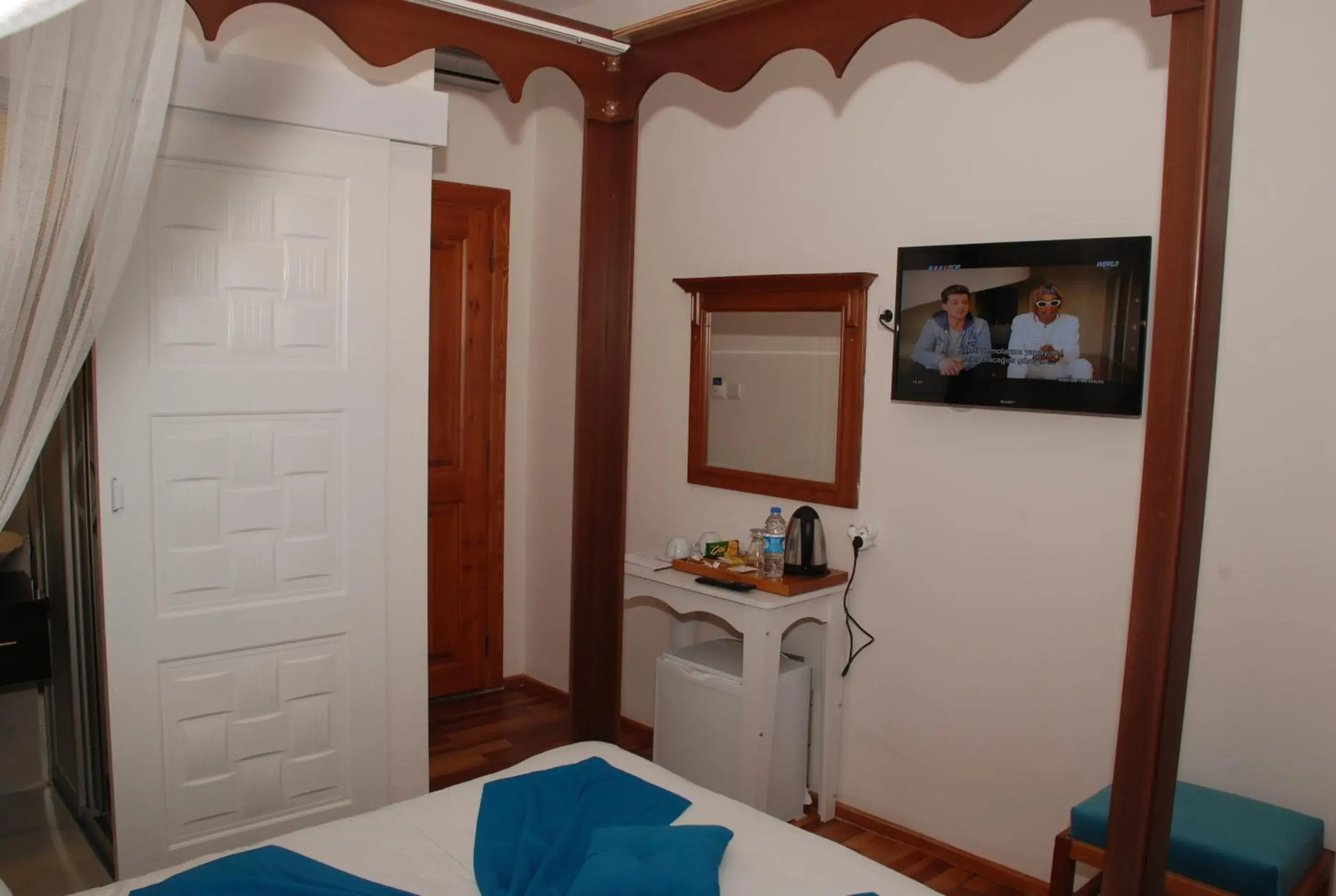 Coffee/tea facilities, Bed in Mavi Inci Park Otel Coffee/tea facilities, Bed in Mavi Inci Park Otel