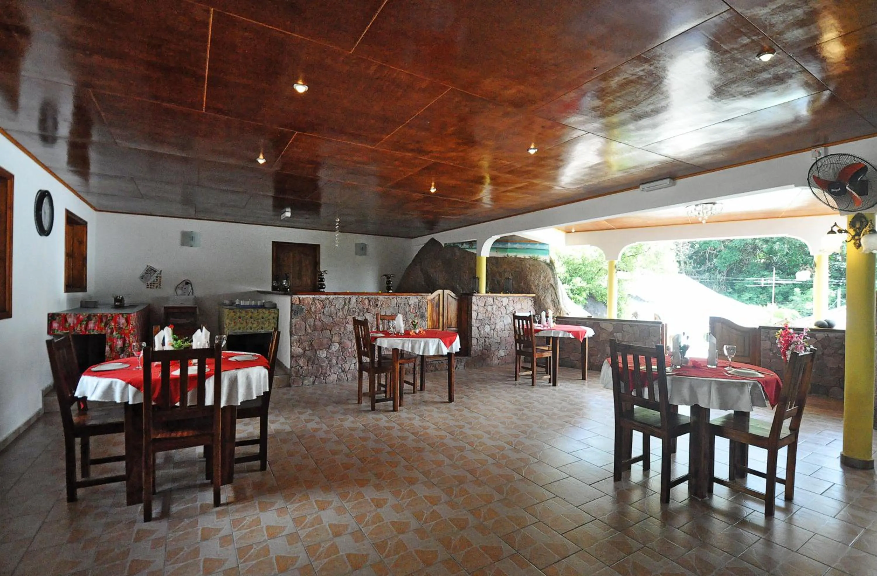 Restaurant/places to eat in Acquario Guesthouse