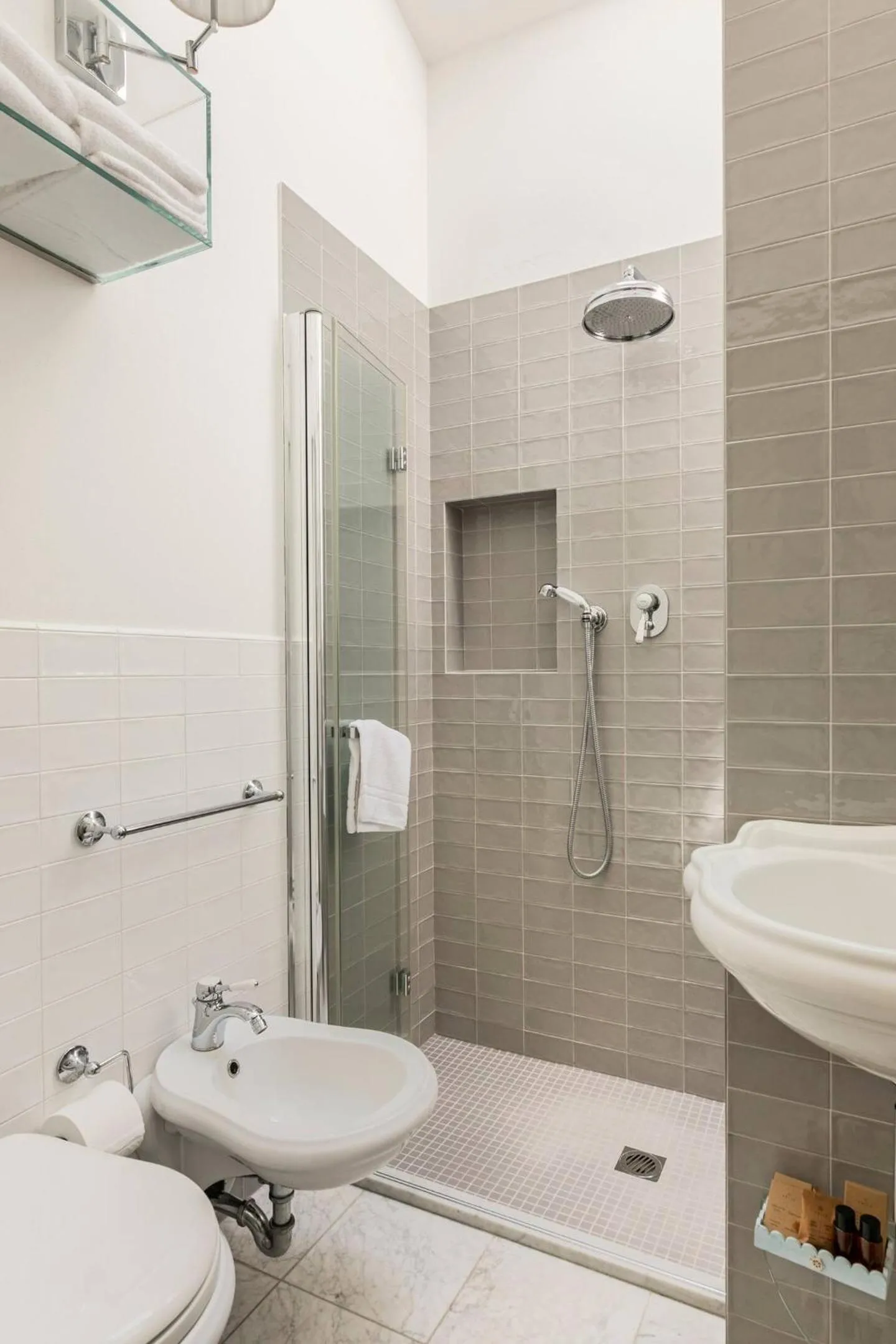 Shower in B&B Villa Celeste