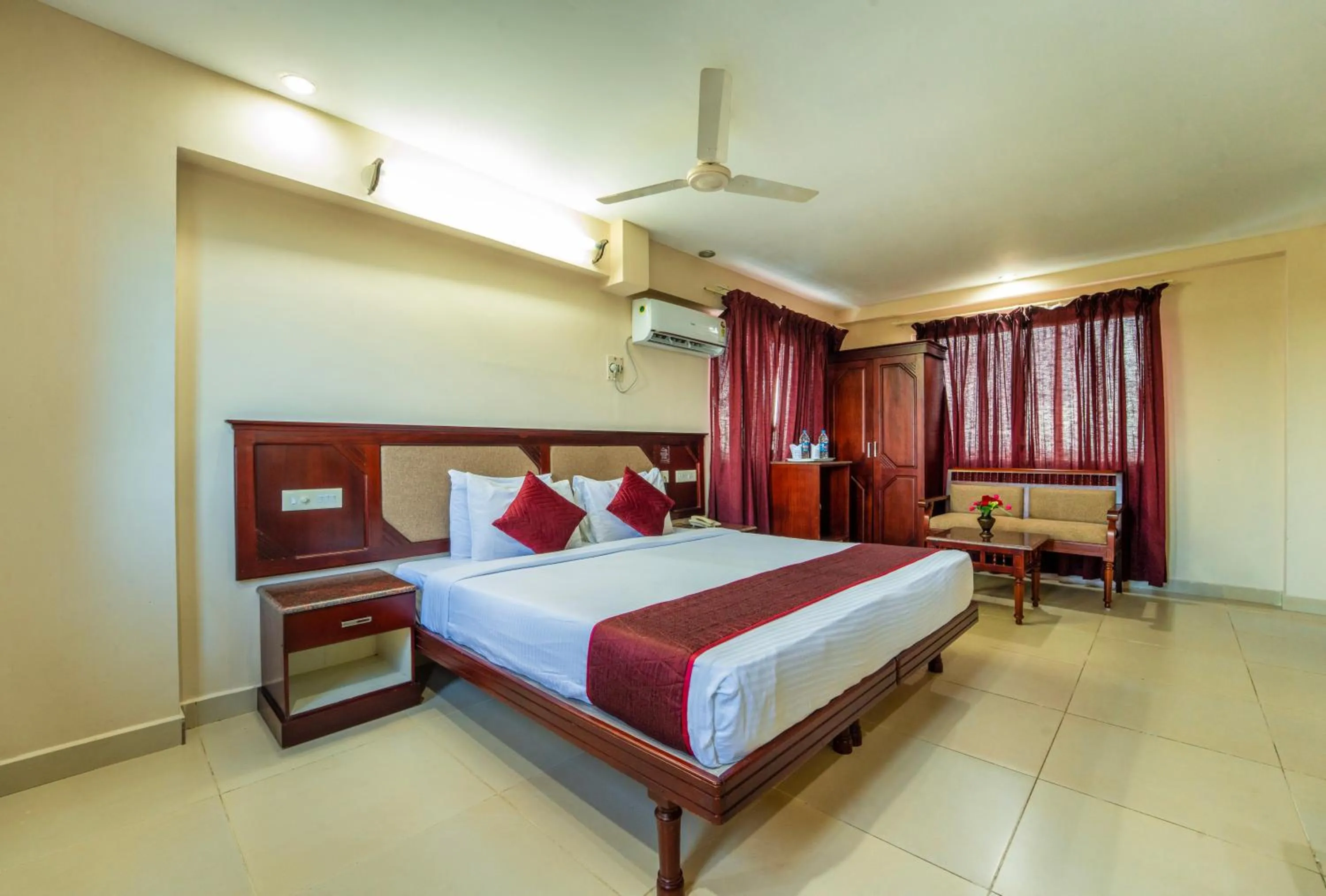 Photo of the whole room, Bed in Pagoda Resorts Alleppey
