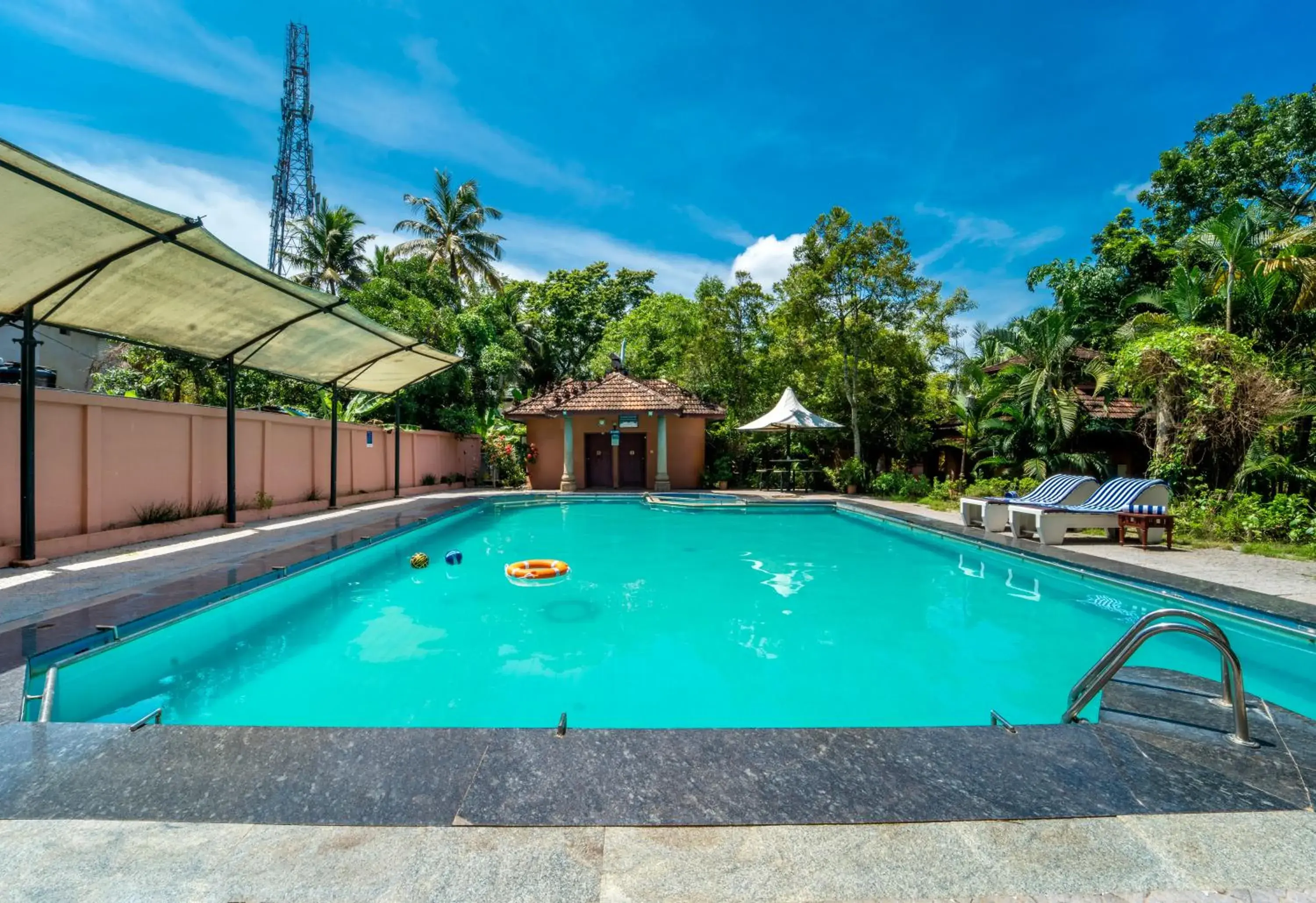 Swimming pool in Pagoda Resorts Alleppey Swimming pool in Pagoda Resorts Alleppey