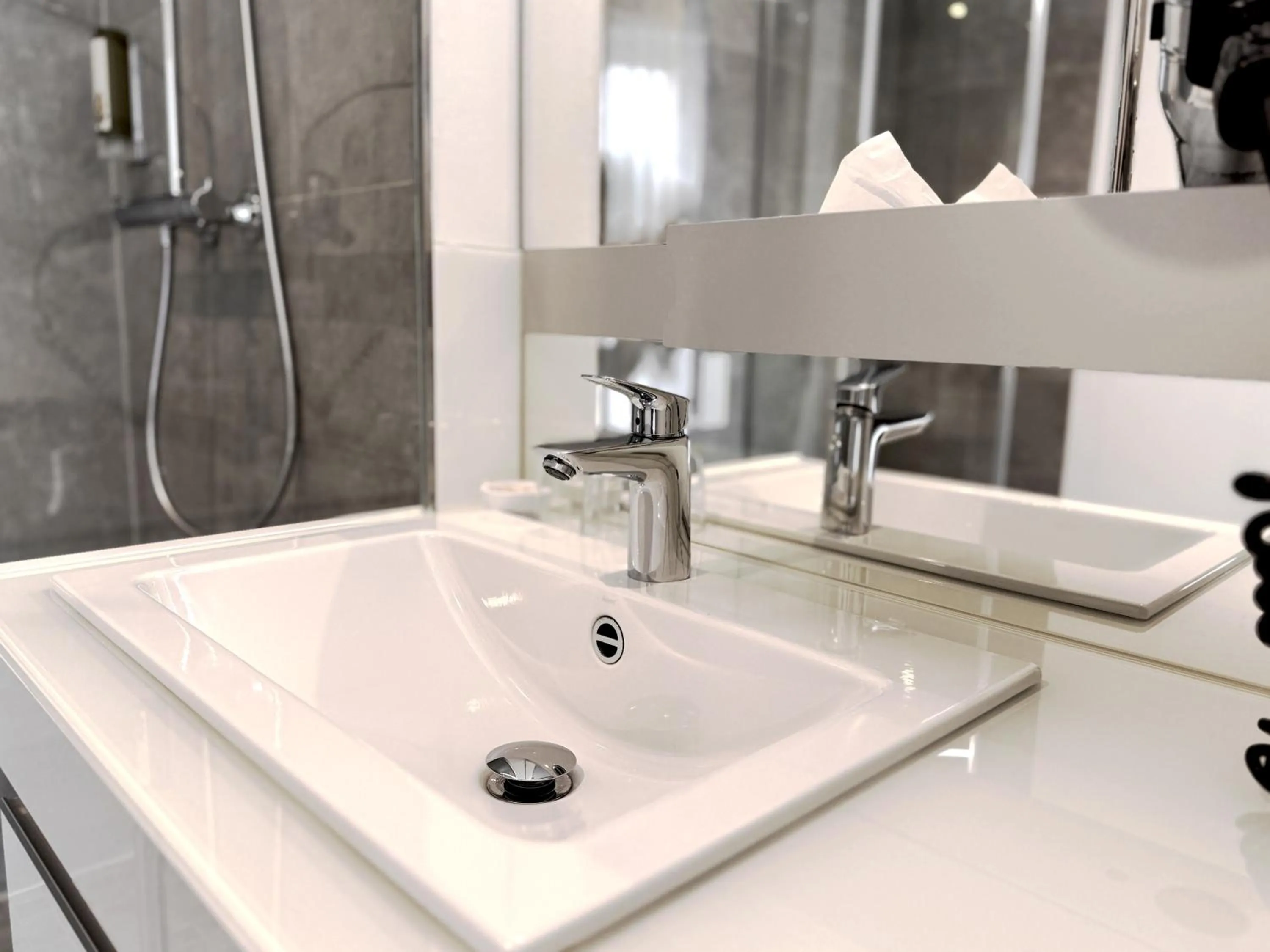 Shower in Grimm's Potsdamer Platz