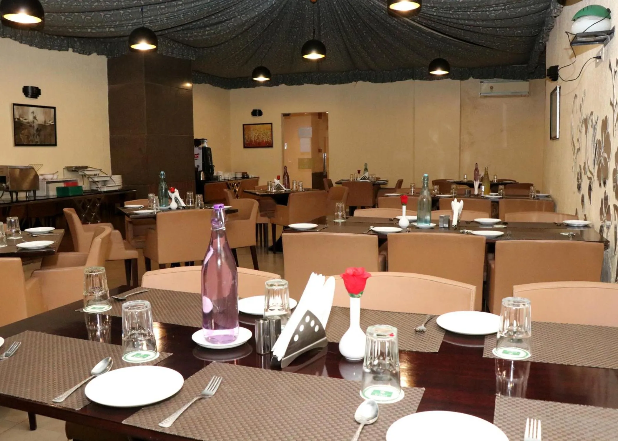 Restaurant/places to eat in Hotel Le Roi,Haridwar@Har Ki Pauri