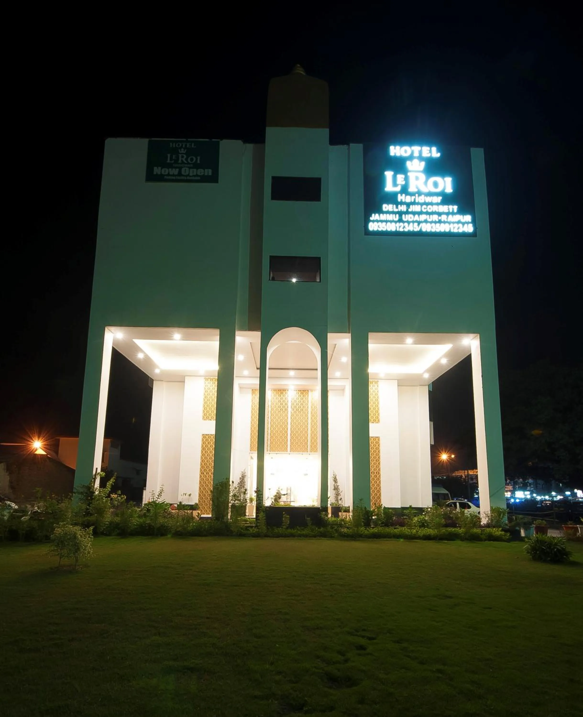 Facade/entrance in Hotel Le Roi,Haridwar@Har Ki Pauri