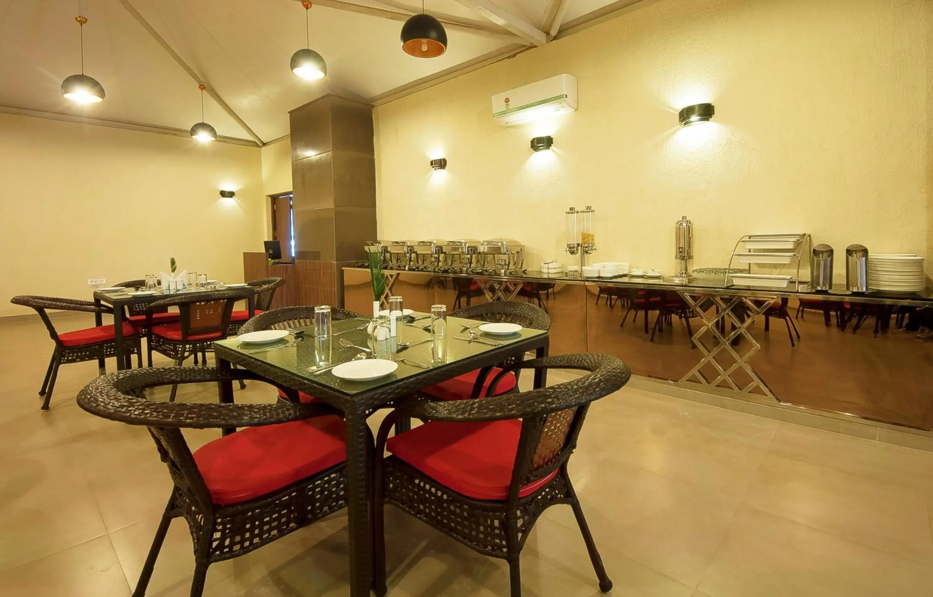 Restaurant/places to eat in Hotel Le Roi,Haridwar@Har Ki Pauri Restaurant/places to eat in Hotel Le Roi,Haridwar@Har Ki Pauri
