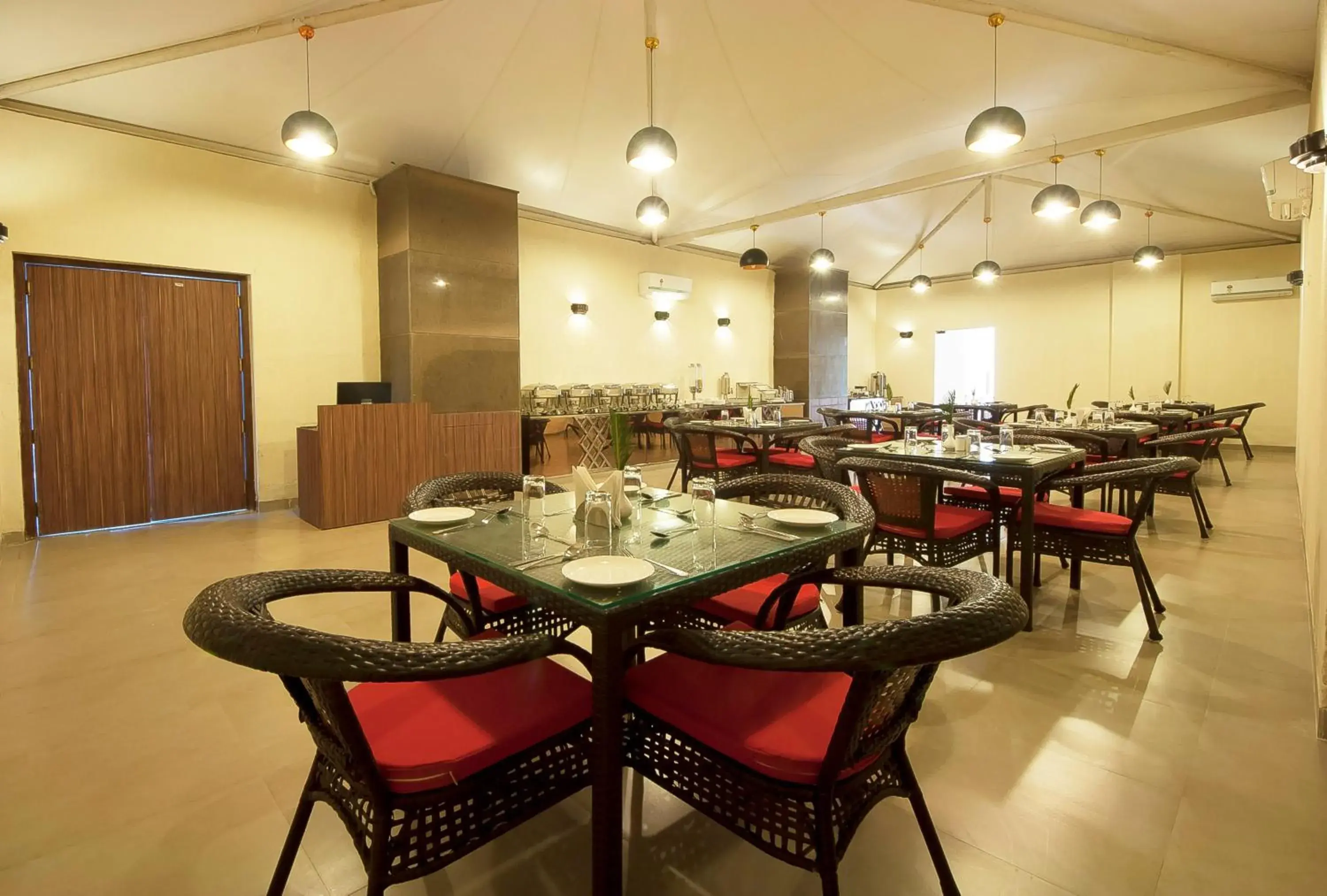 Restaurant/places to eat in Hotel Le Roi,Haridwar@Har Ki Pauri Restaurant/places to eat in Hotel Le Roi,Haridwar@Har Ki Pauri