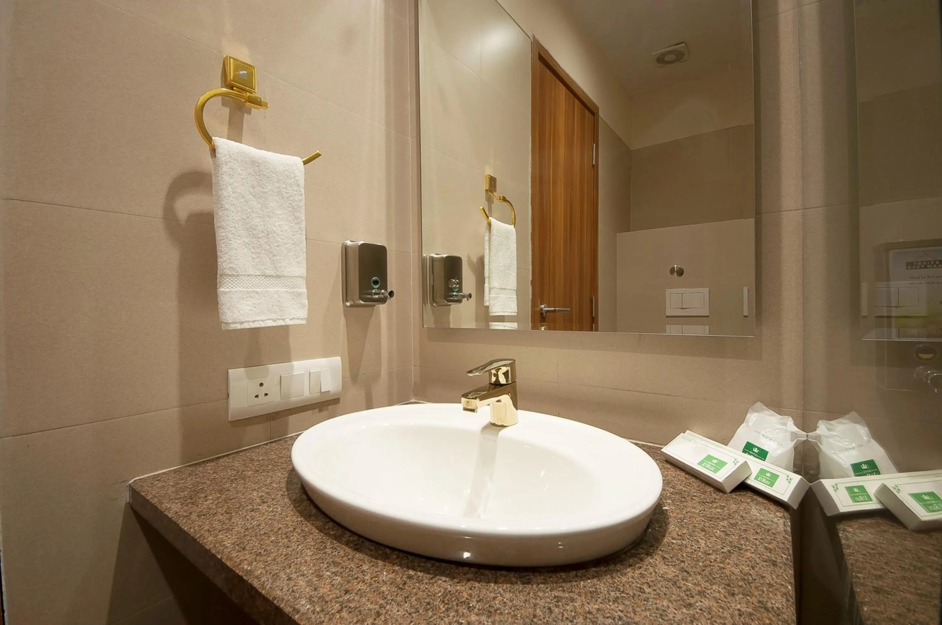 Bathroom in Hotel Le Roi,Haridwar@Har Ki Pauri