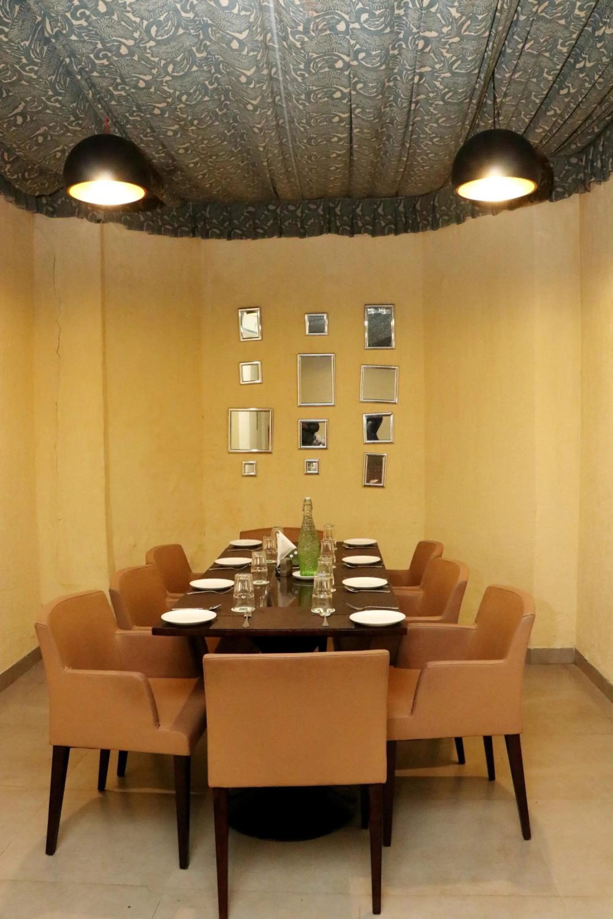 Restaurant/places to eat in Hotel Le Roi,Haridwar@Har Ki Pauri