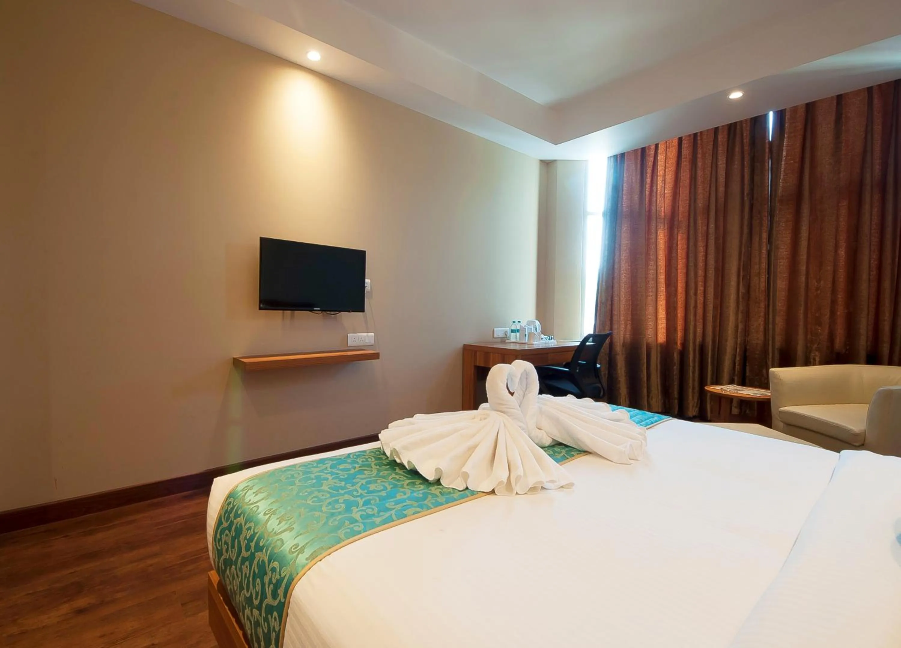 Bedroom, Bed in Hotel Le Roi,Haridwar@Har Ki Pauri