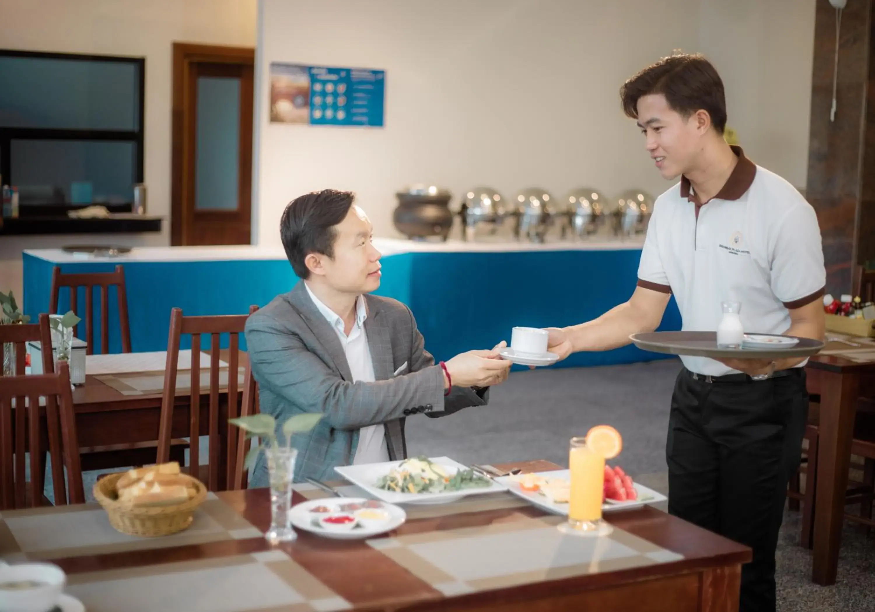 Restaurant/places to eat in Sisombat Plaza Hotel Restaurant/places to eat in Sisombat Plaza Hotel