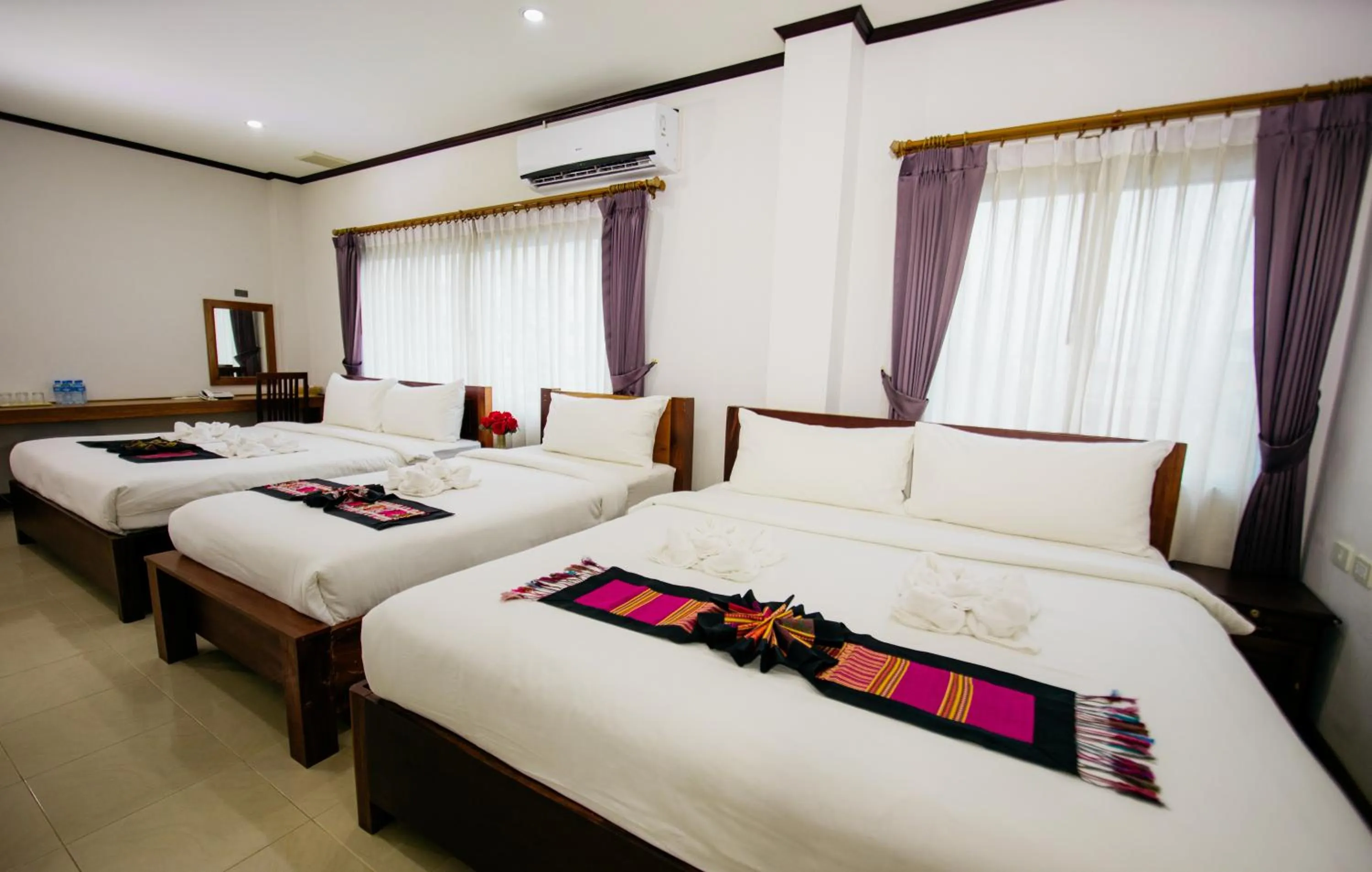 Bed in Sisombat Plaza Hotel