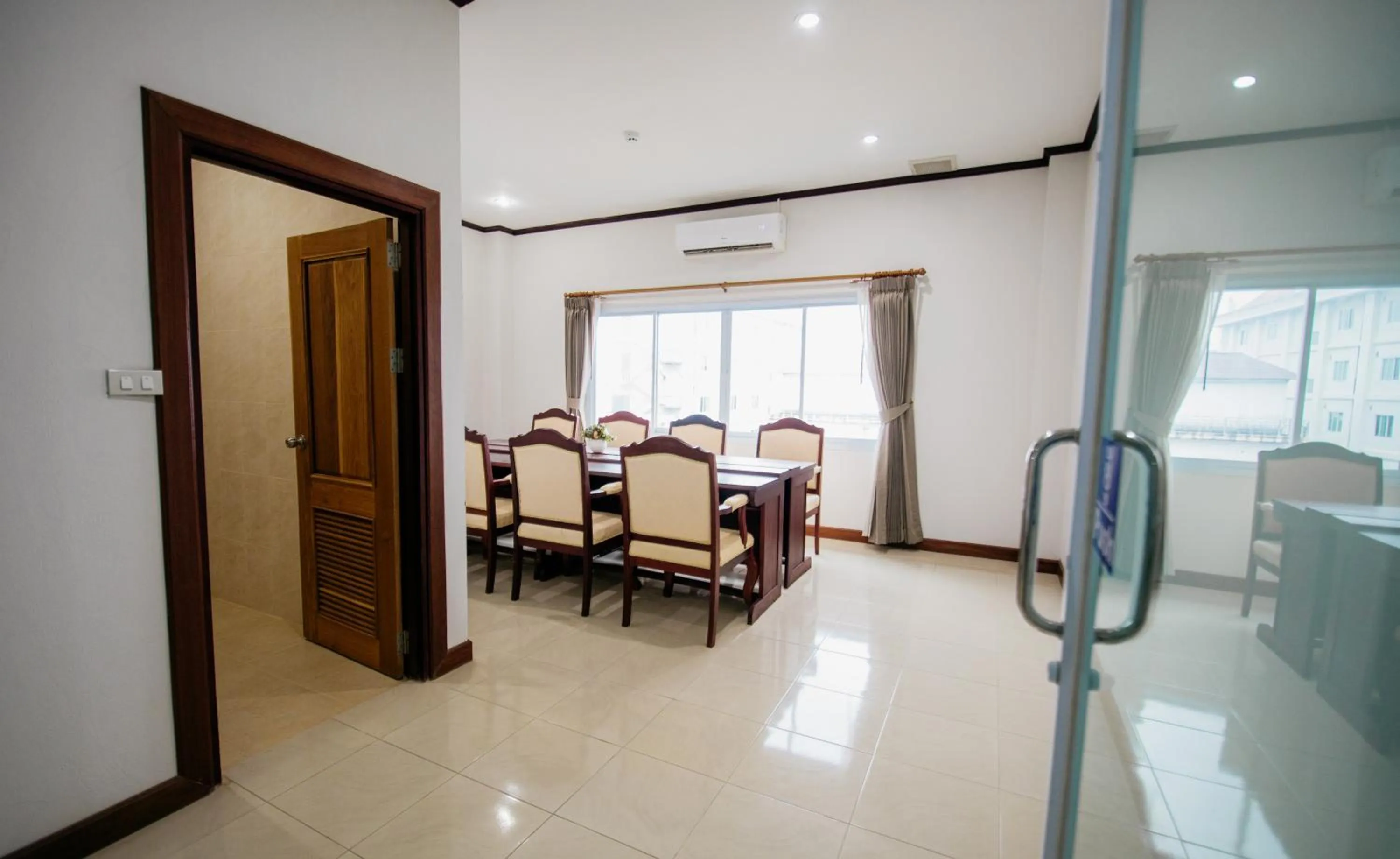Meeting/conference room in Sisombat Plaza Hotel