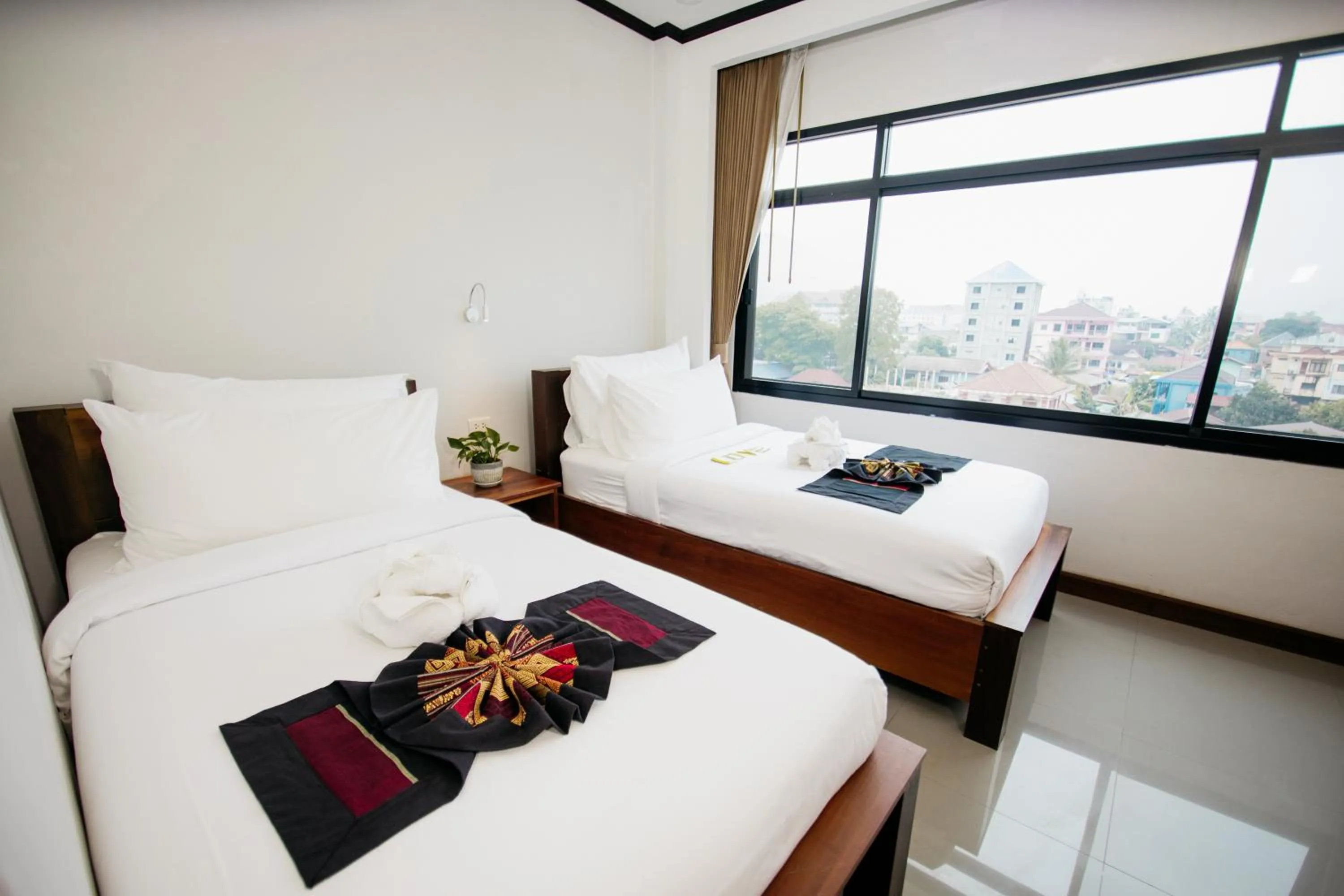 Bedroom, Bed in Sisombat Plaza Hotel