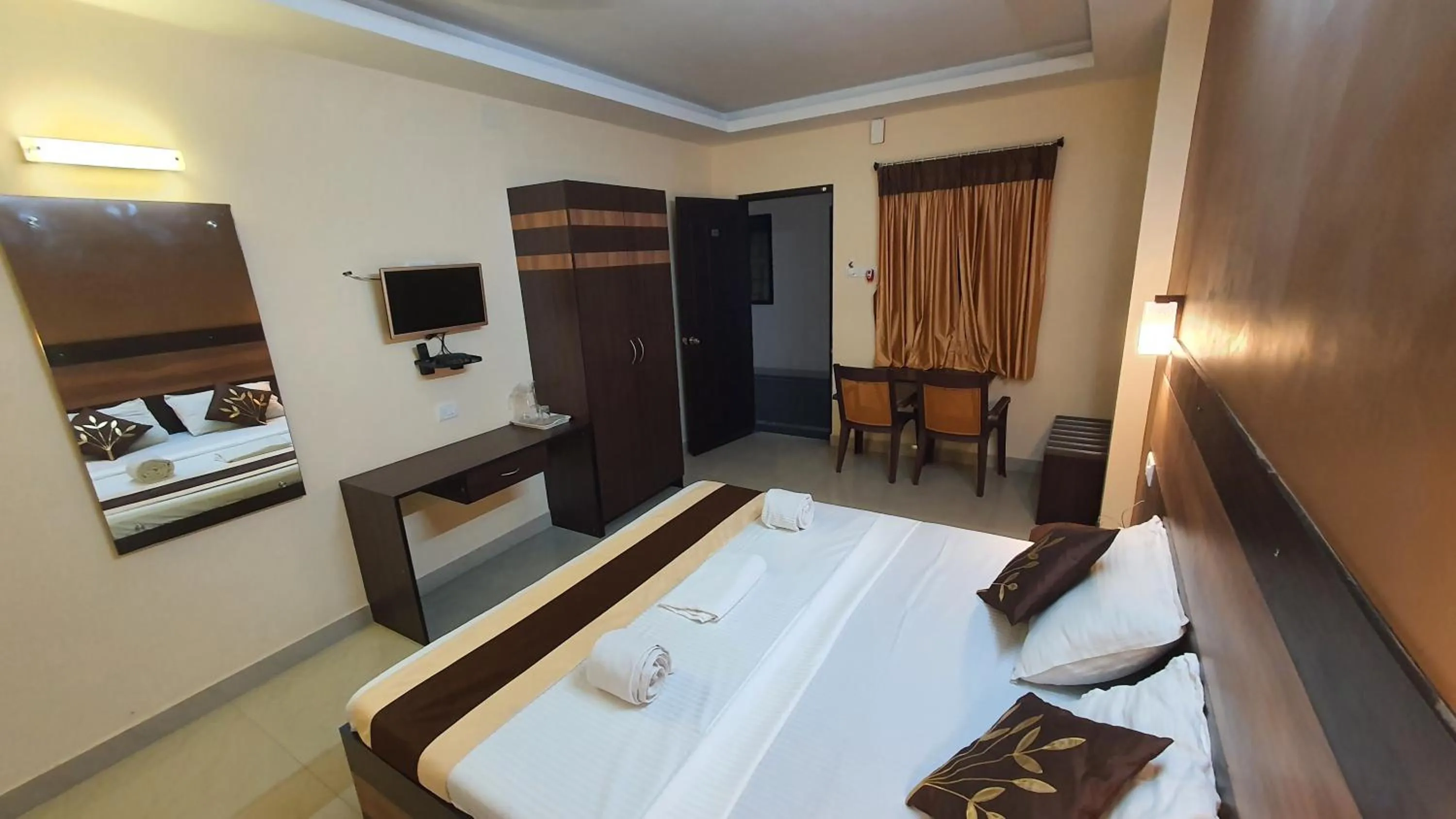 Photo of the whole room, Bed in S4 Residency