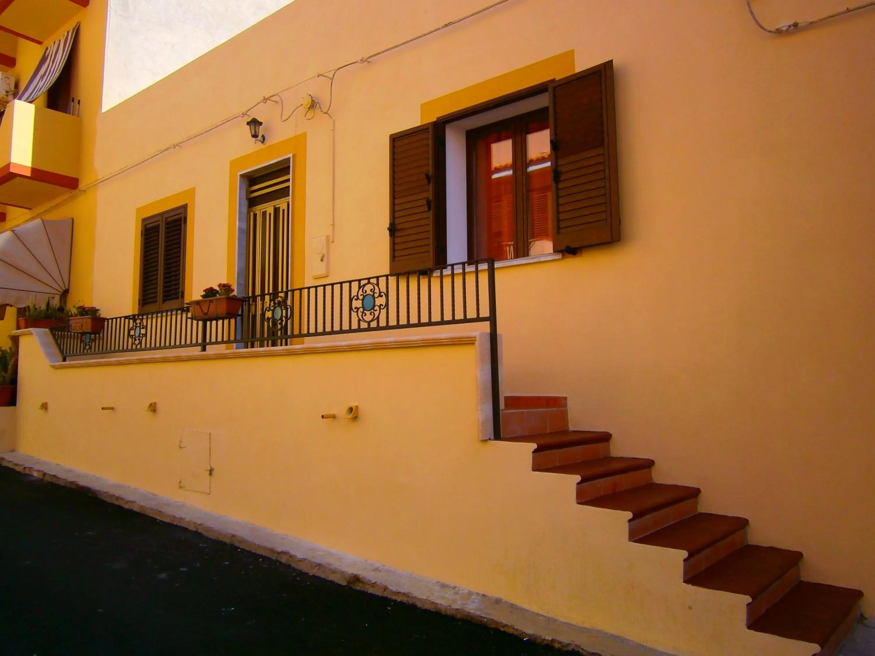 Facade/entrance in B&B La Rosa Lampedusa