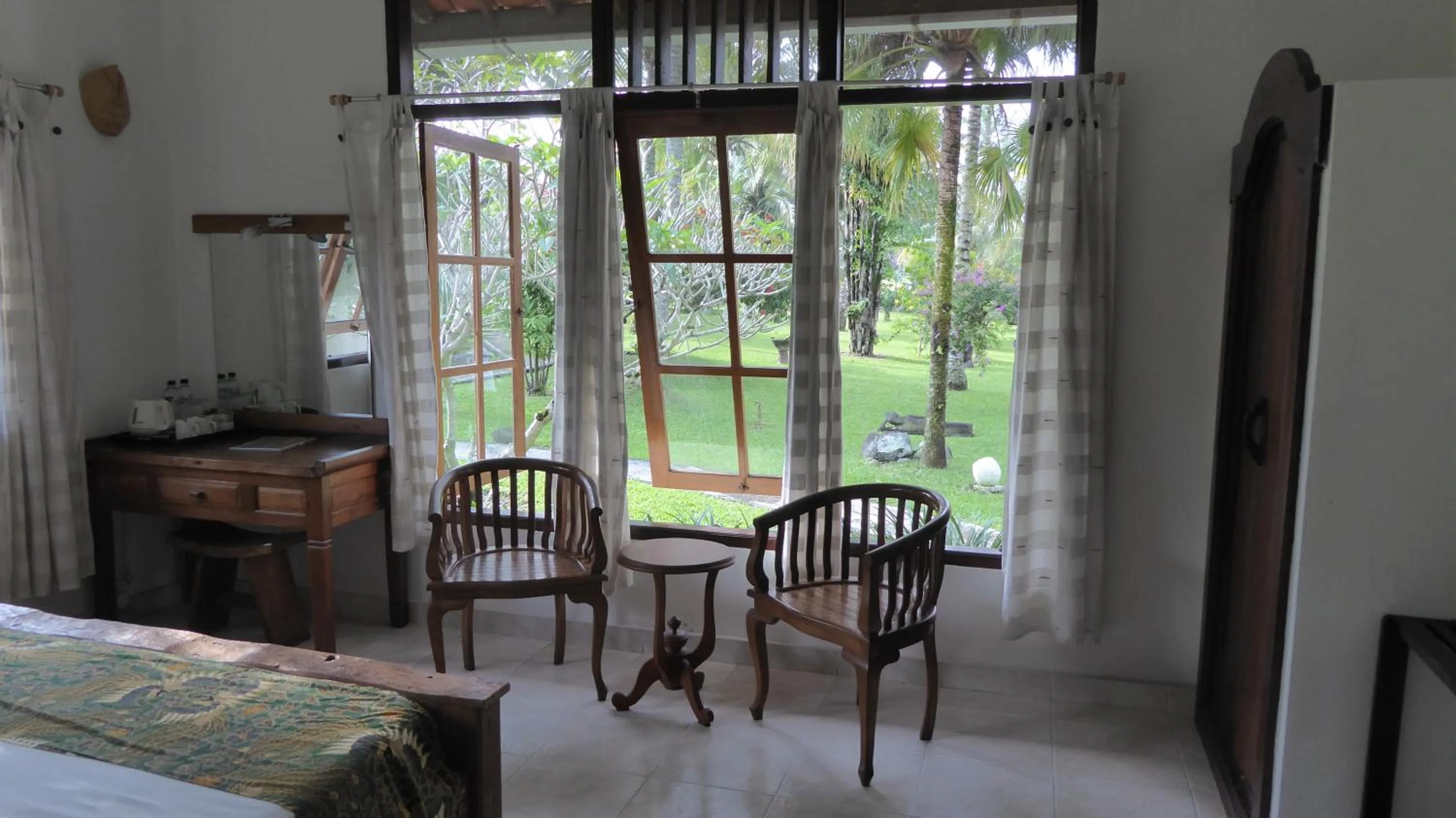 Garden view, Bed in Rumah Kita Villa/hotel