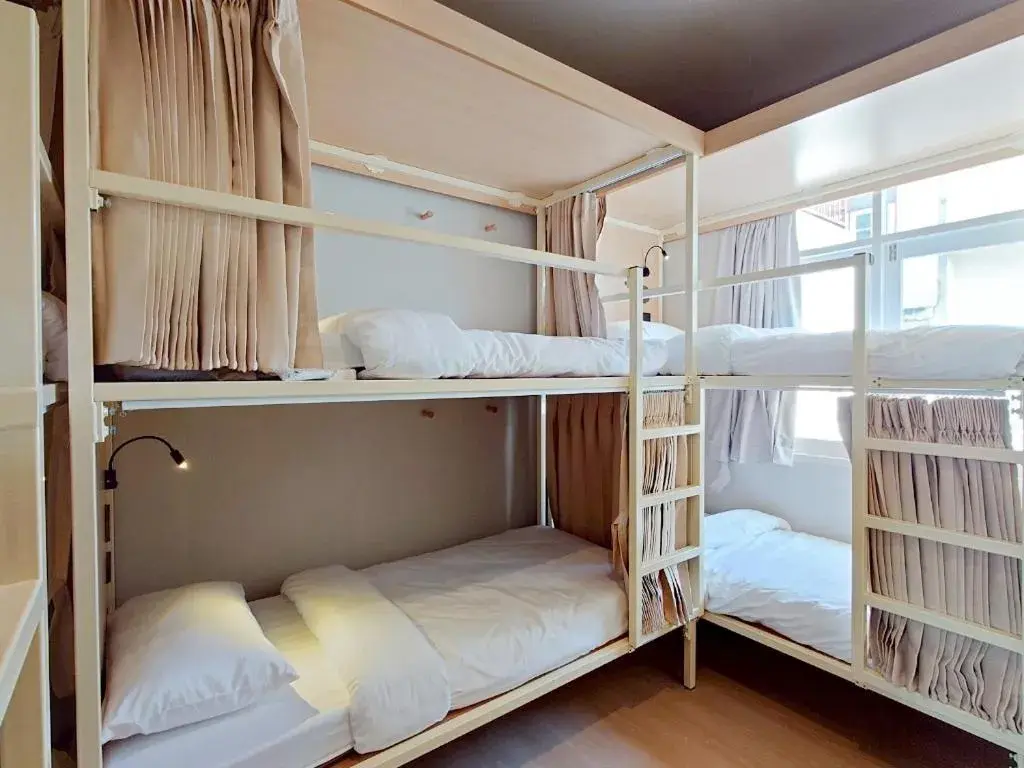 Bunk Bed in Female Dormitory Room in Au Luna Bangkok Hostel Bunk Bed in Female Dormitory Room in Au Luna Bangkok Hostel