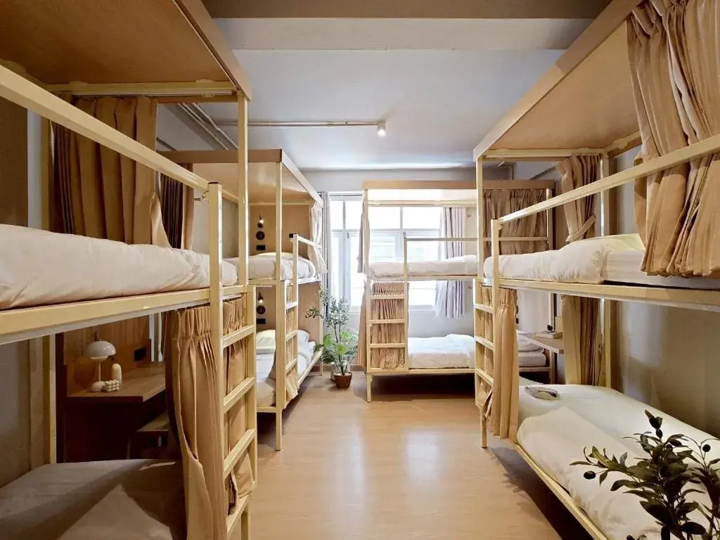 Bunk Bed in Mixed Dormitory Room in Au Luna Bangkok Hostel Bunk Bed in Mixed Dormitory Room in Au Luna Bangkok Hostel