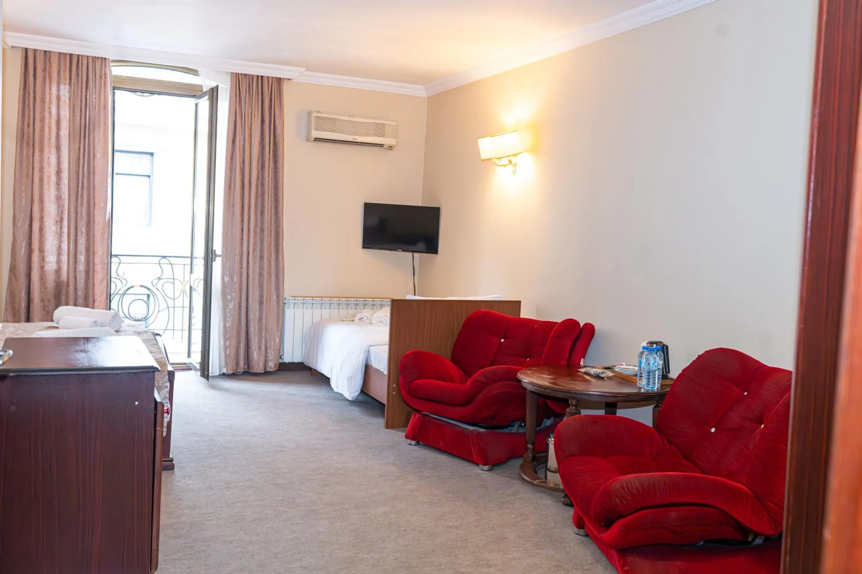 TV and multimedia in Ritsa Boutique Hotel