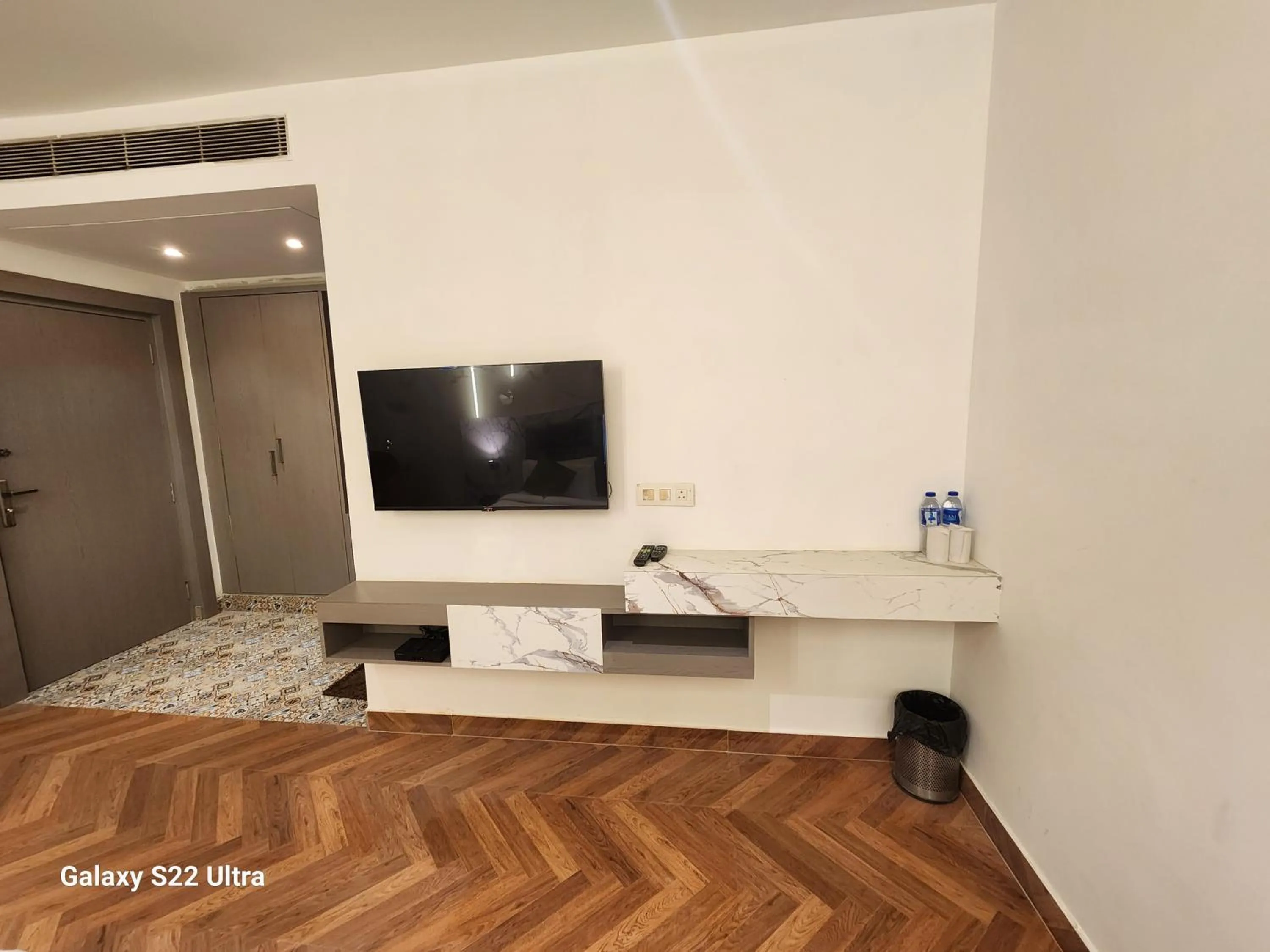 Communal lounge/ TV room in Square 9 Inn - A Boutique Hotel