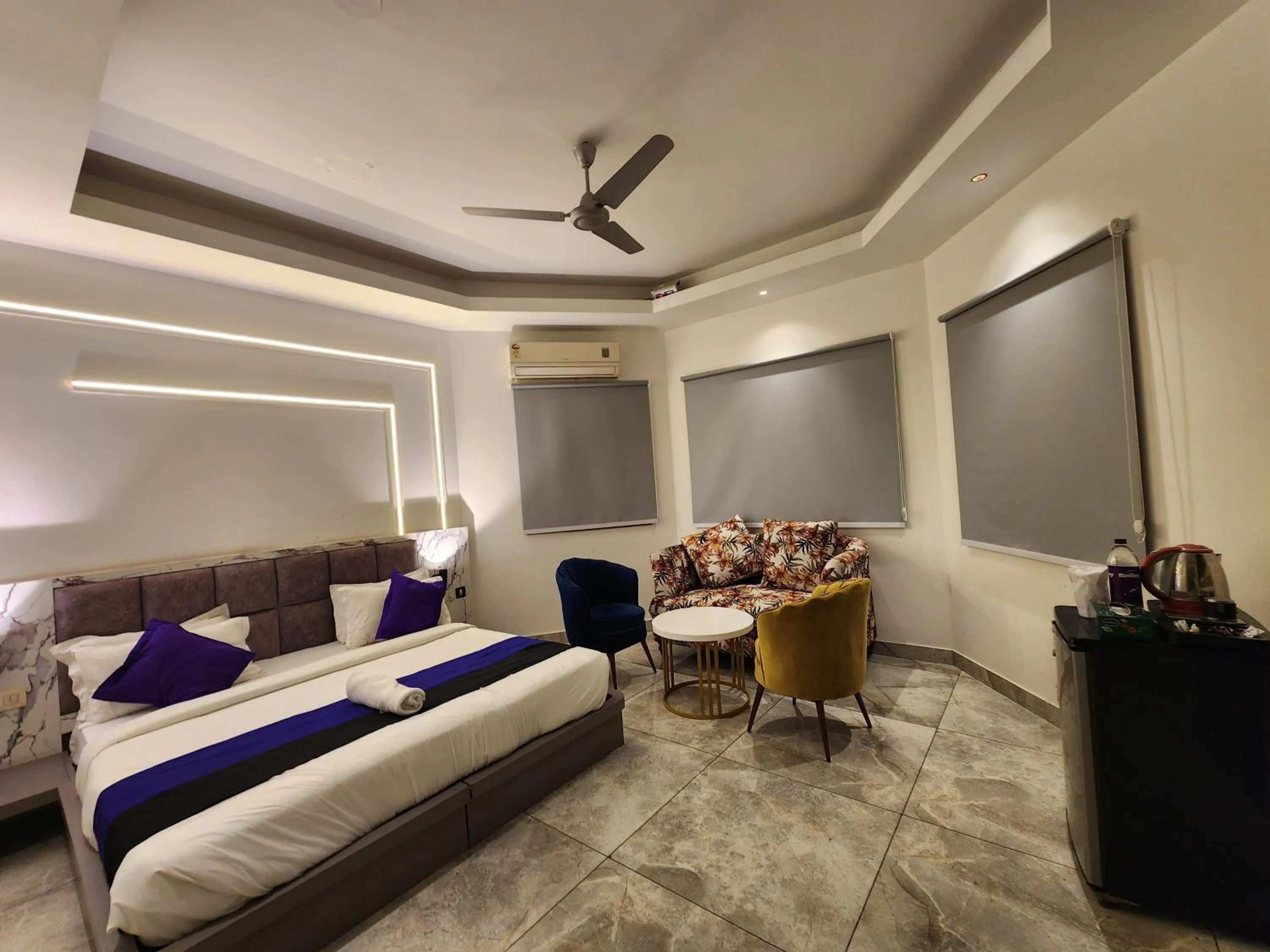 TV and multimedia, Bed in Square 9 Inn - A Boutique Hotel