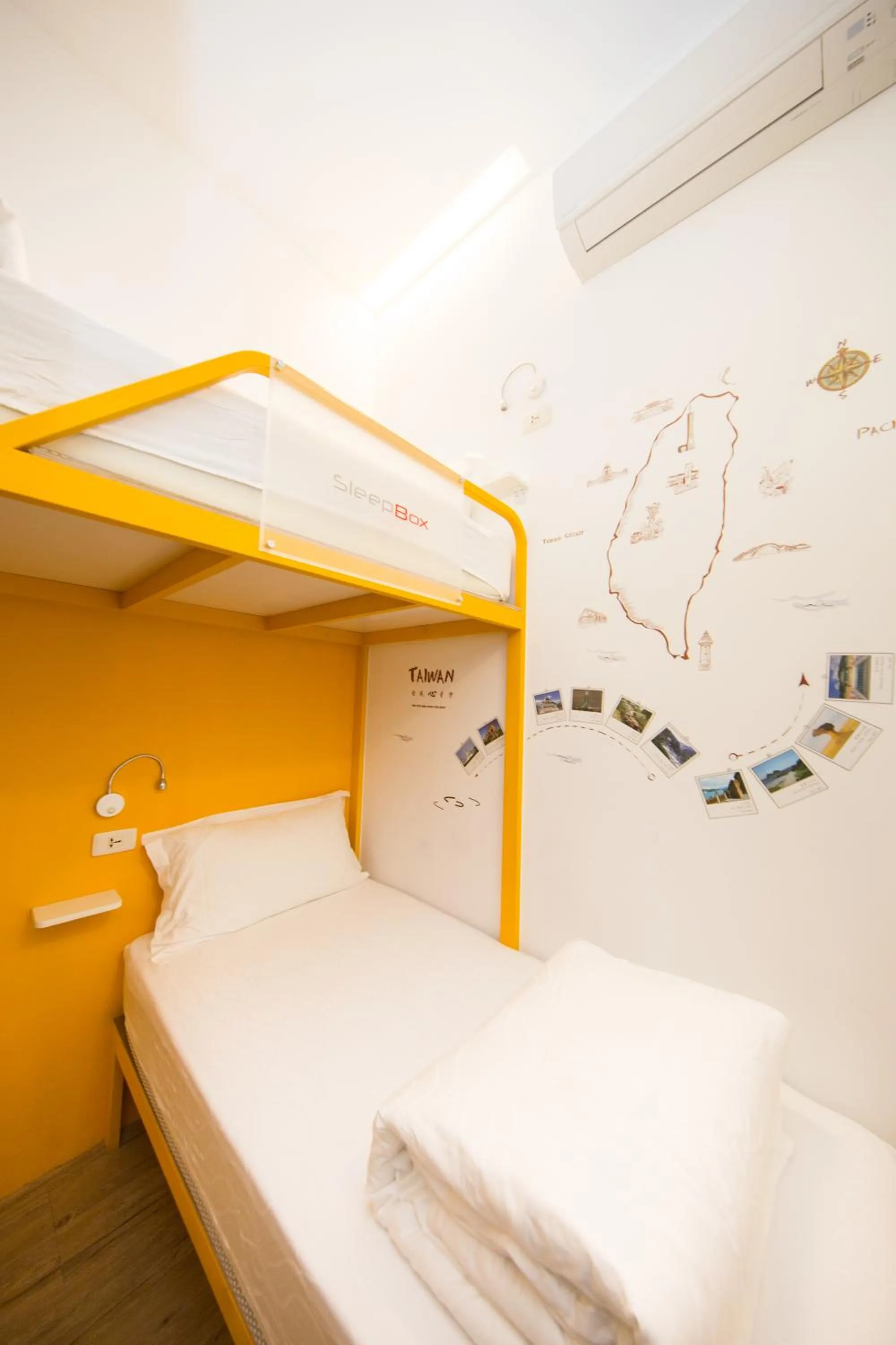 bunk bed, Bed in SleepBox Hostel