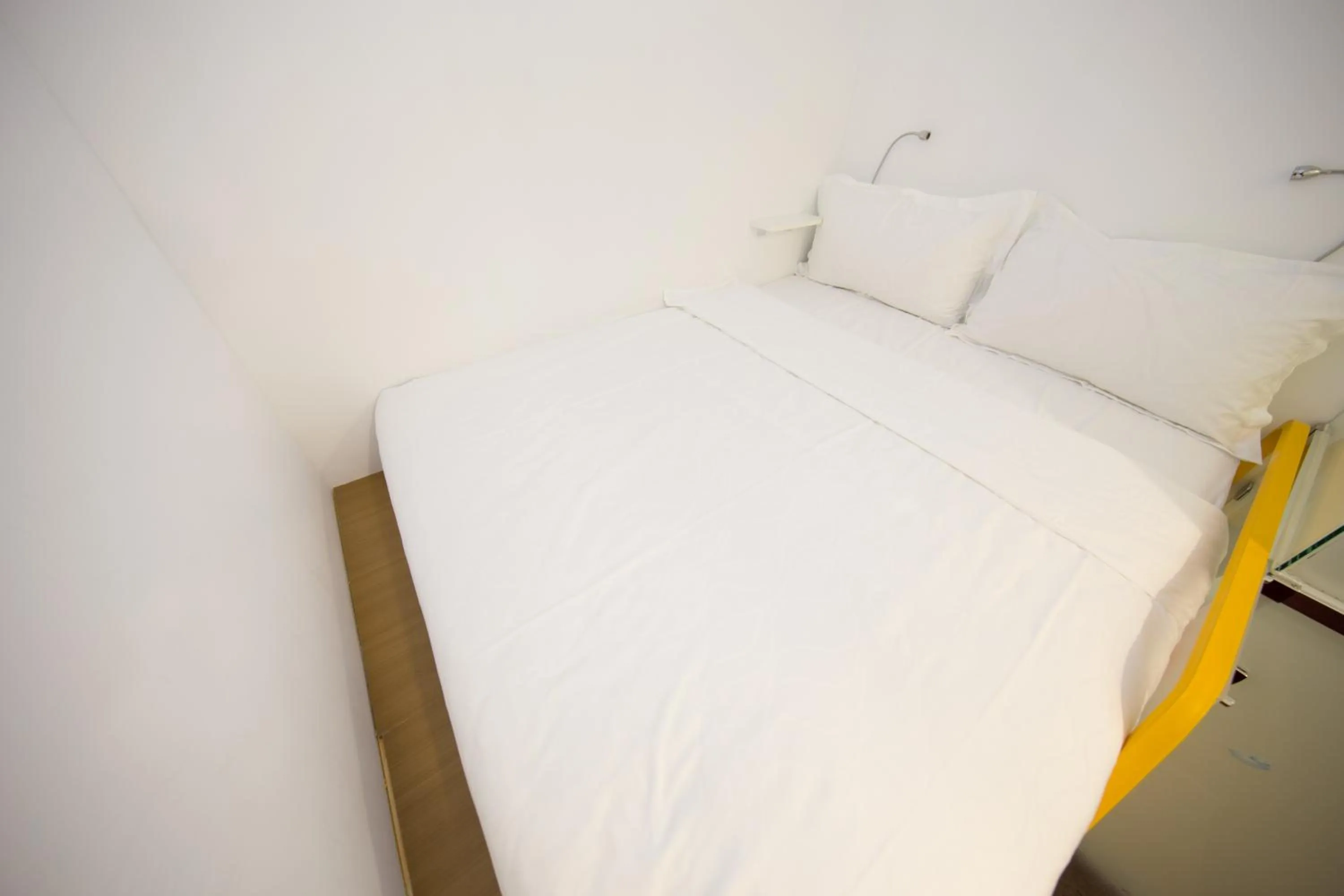 bunk bed, Bed in SleepBox Hostel