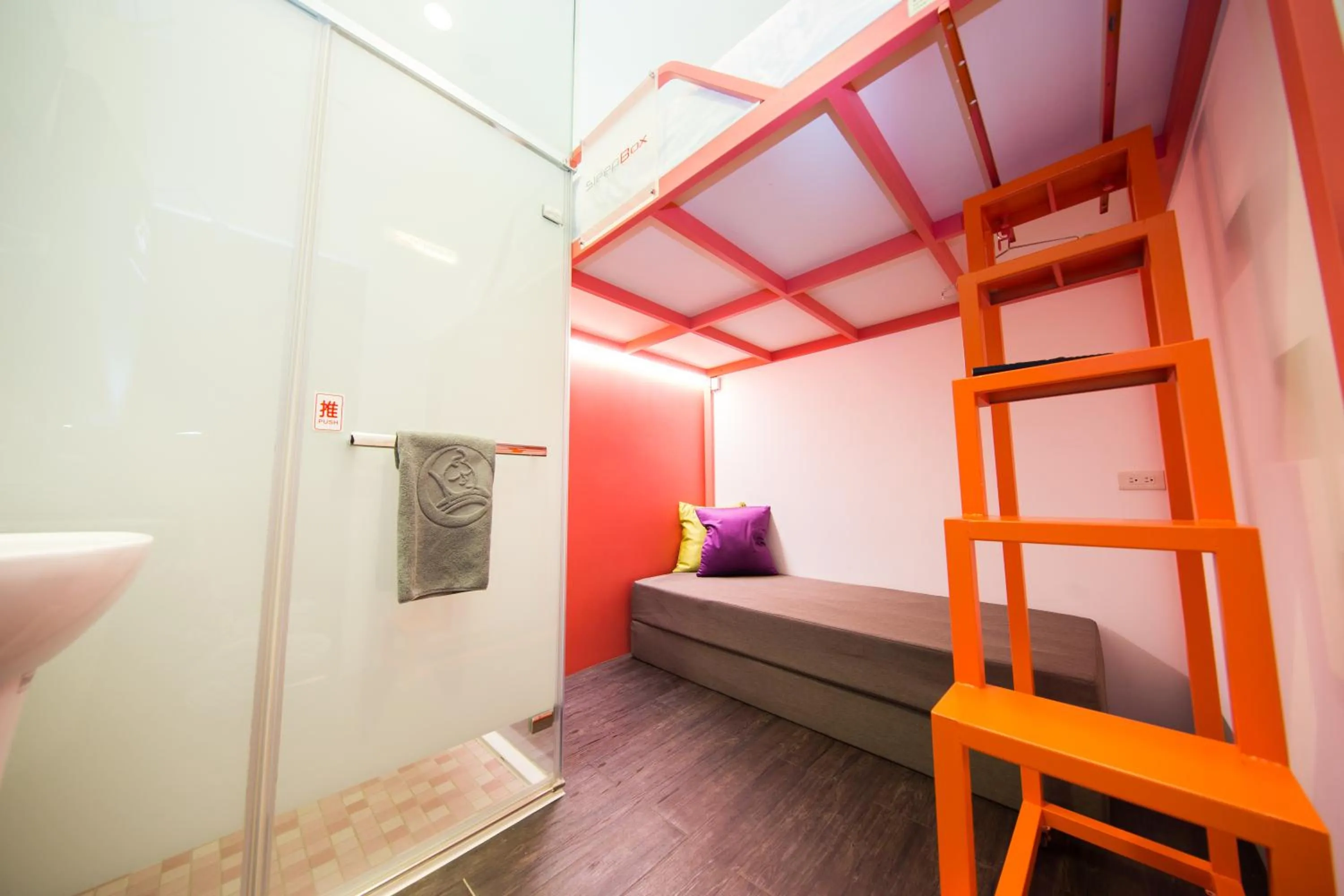 Photo of the whole room, Bed in SleepBox Hostel