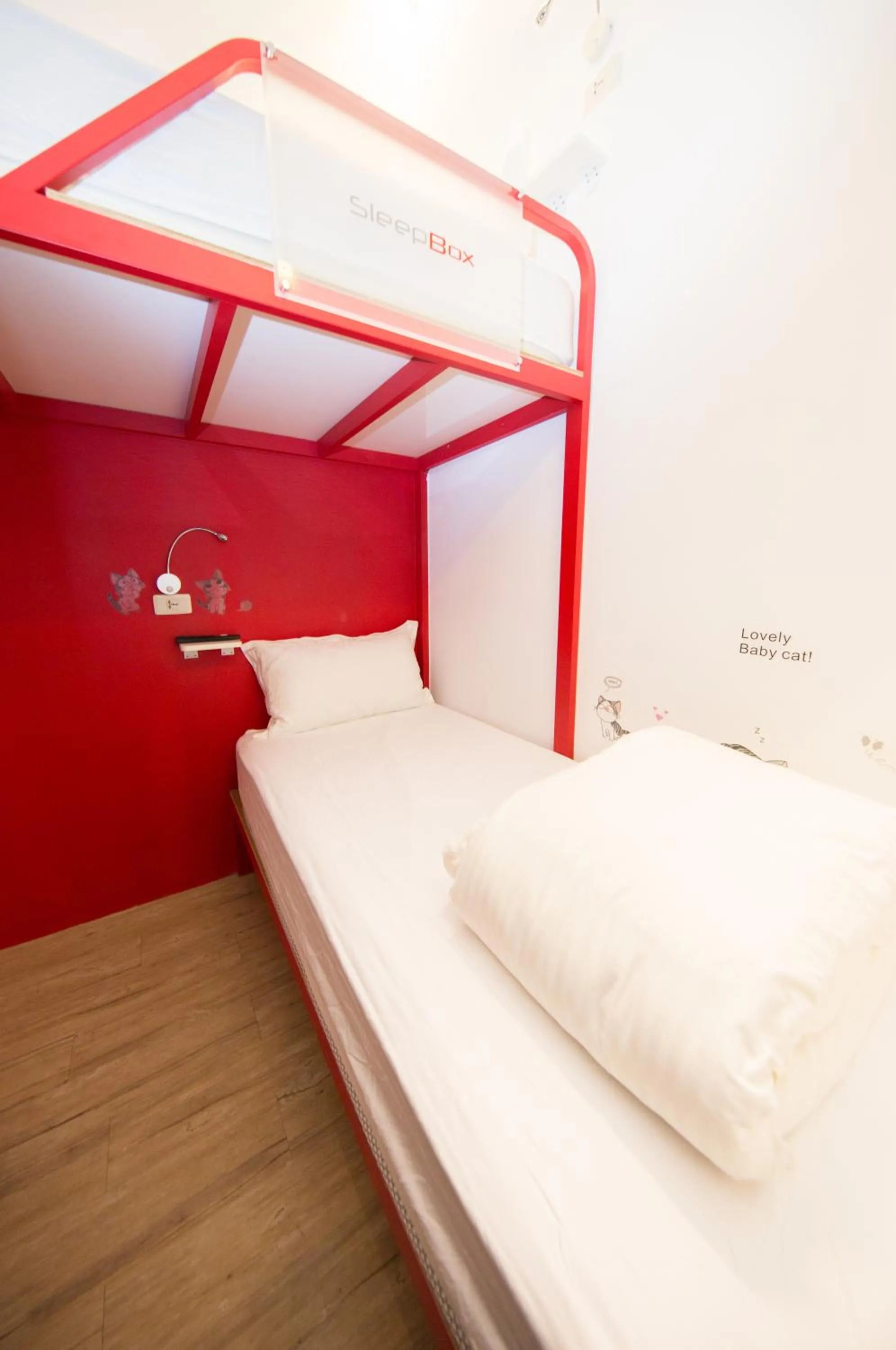 bunk bed, Bed in SleepBox Hostel