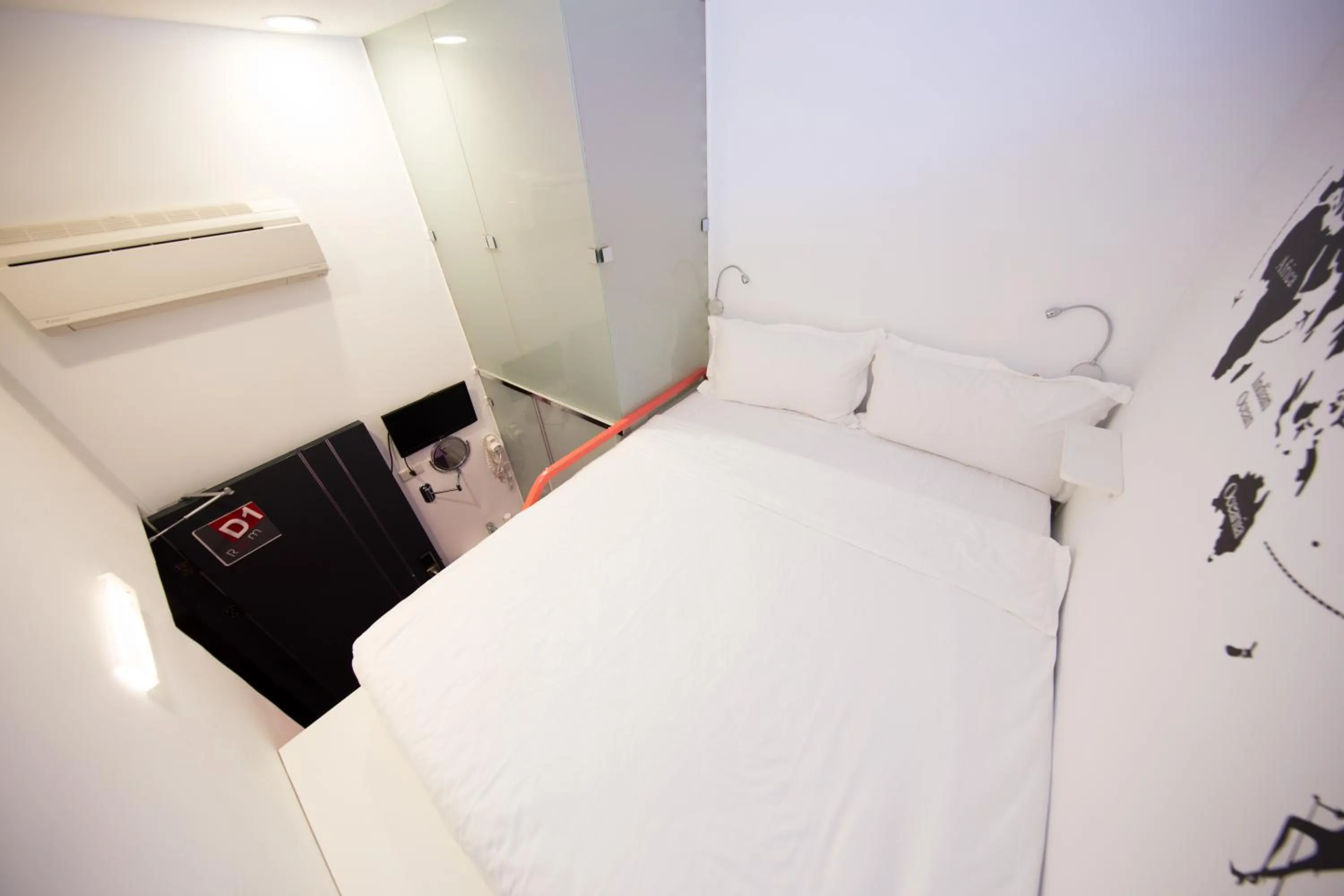 Photo of the whole room, Bed in SleepBox Hostel