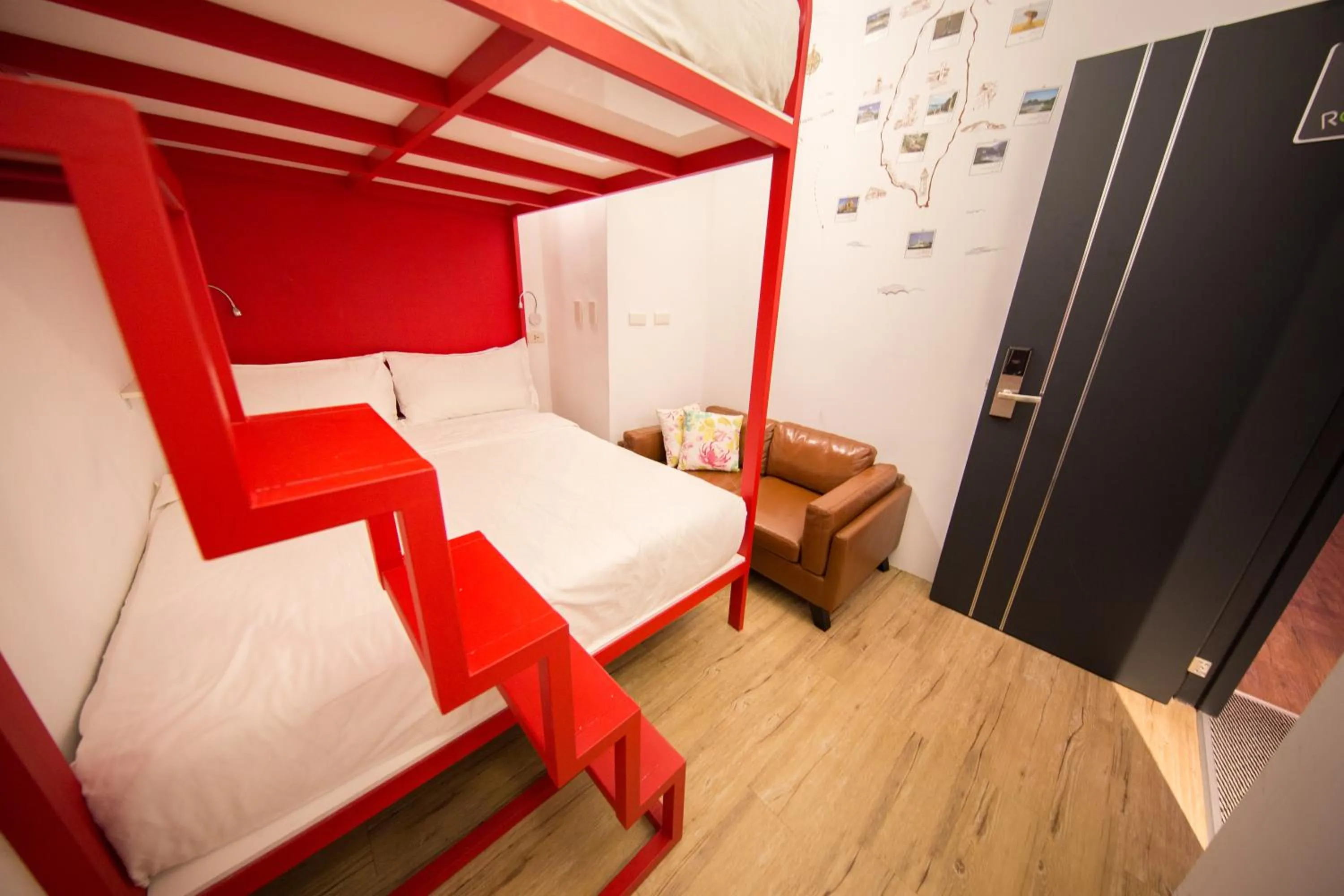 Bedroom, Bed in SleepBox Hostel