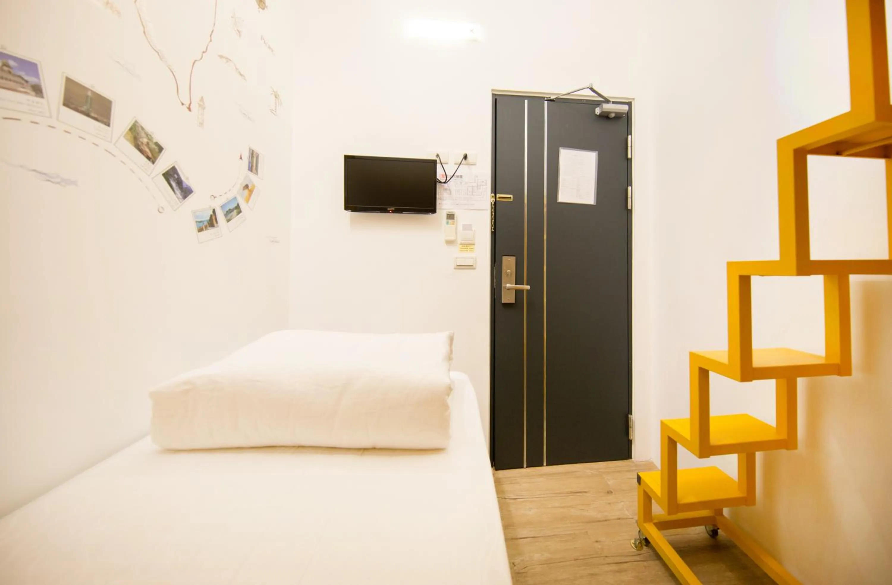 Photo of the whole room, Bed in SleepBox Hostel