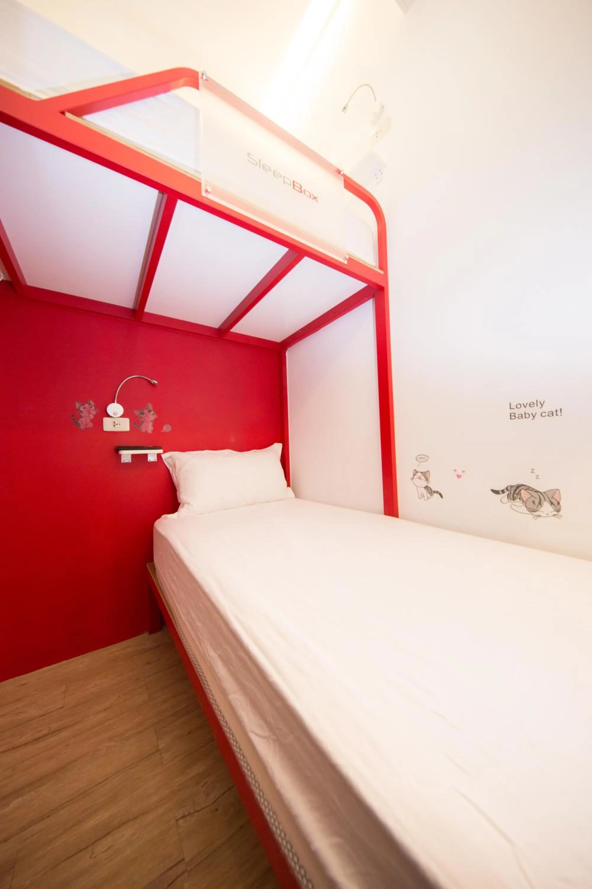 Photo of the whole room, Bed in SleepBox Hostel
