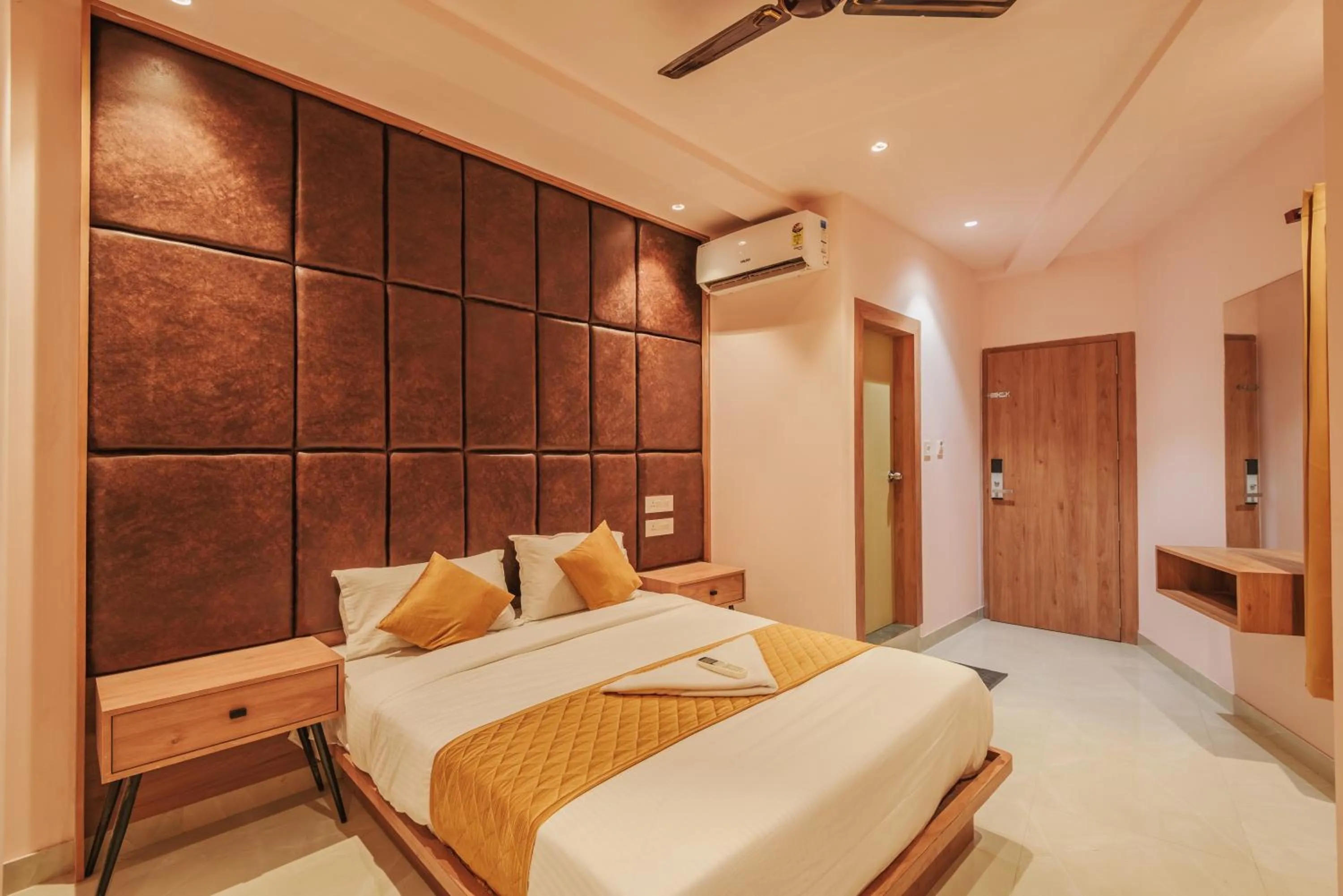 Hotel Beverly Palace Kozhikode - Hotel and Restaurant