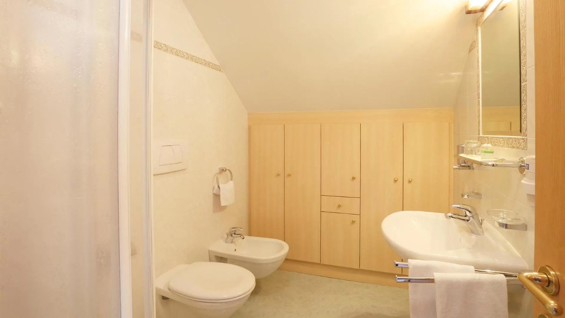 Bathroom in Pension Alpenhof B&B