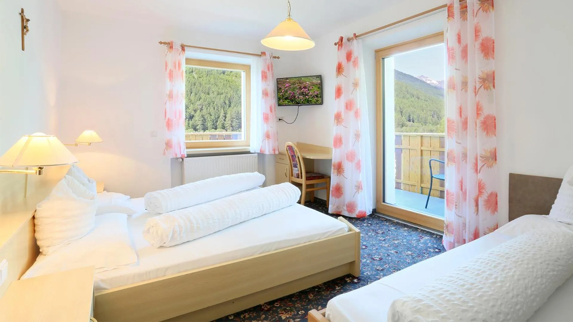 Bed in Pension Alpenhof B&B