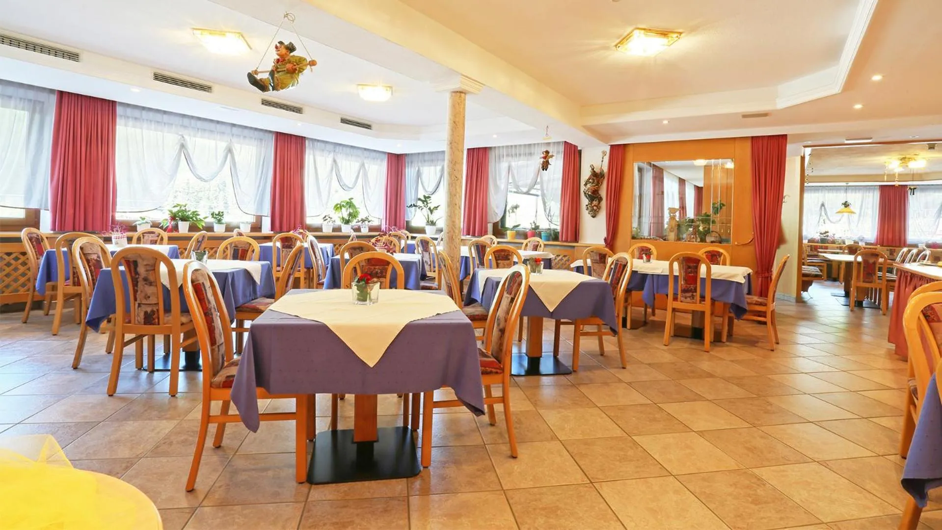 Restaurant/places to eat in Pension Alpenhof B&B