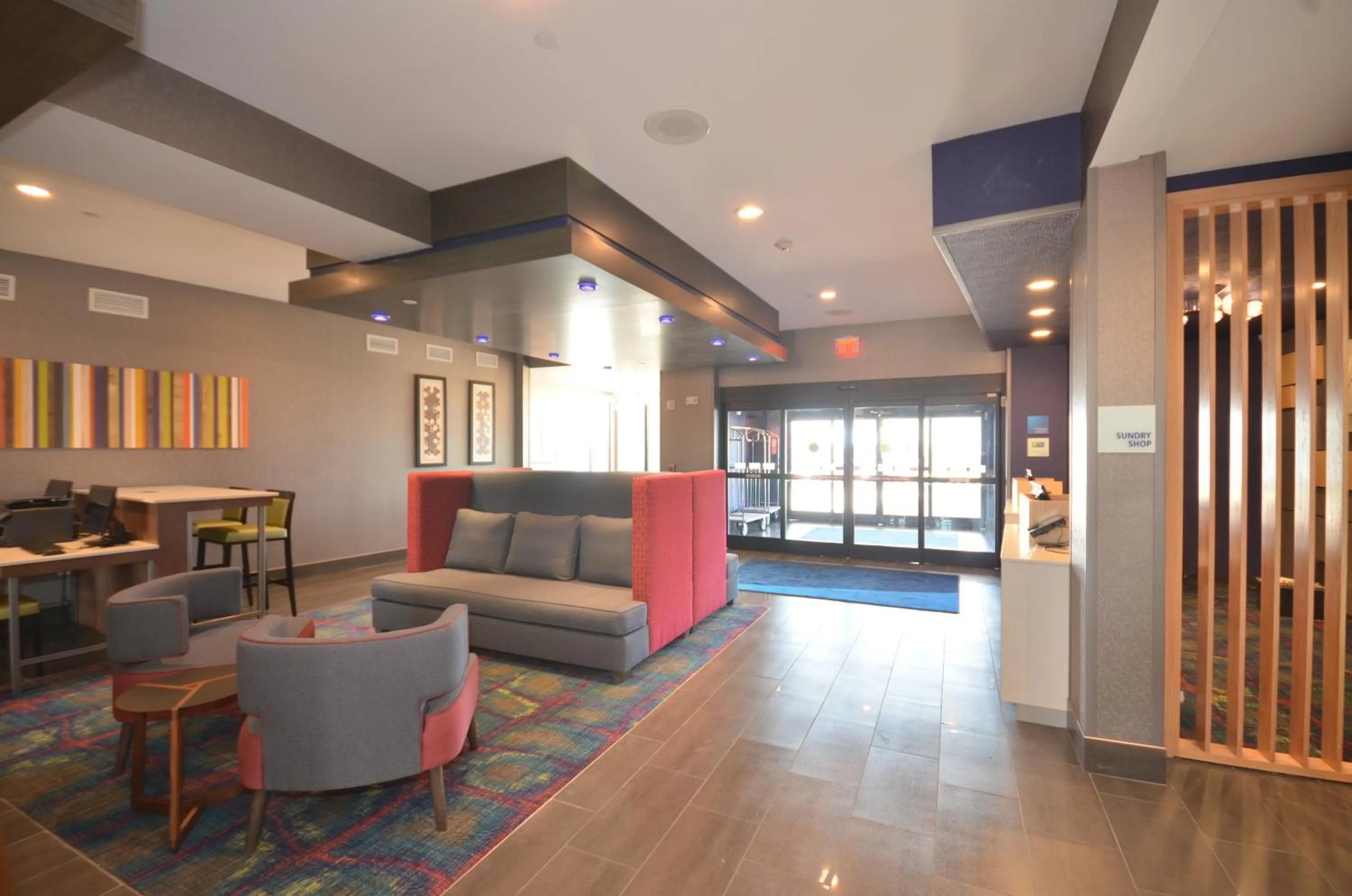 Property building in Holiday Inn Express & Suites Oklahoma City Mid - Arpt Area by IHG
