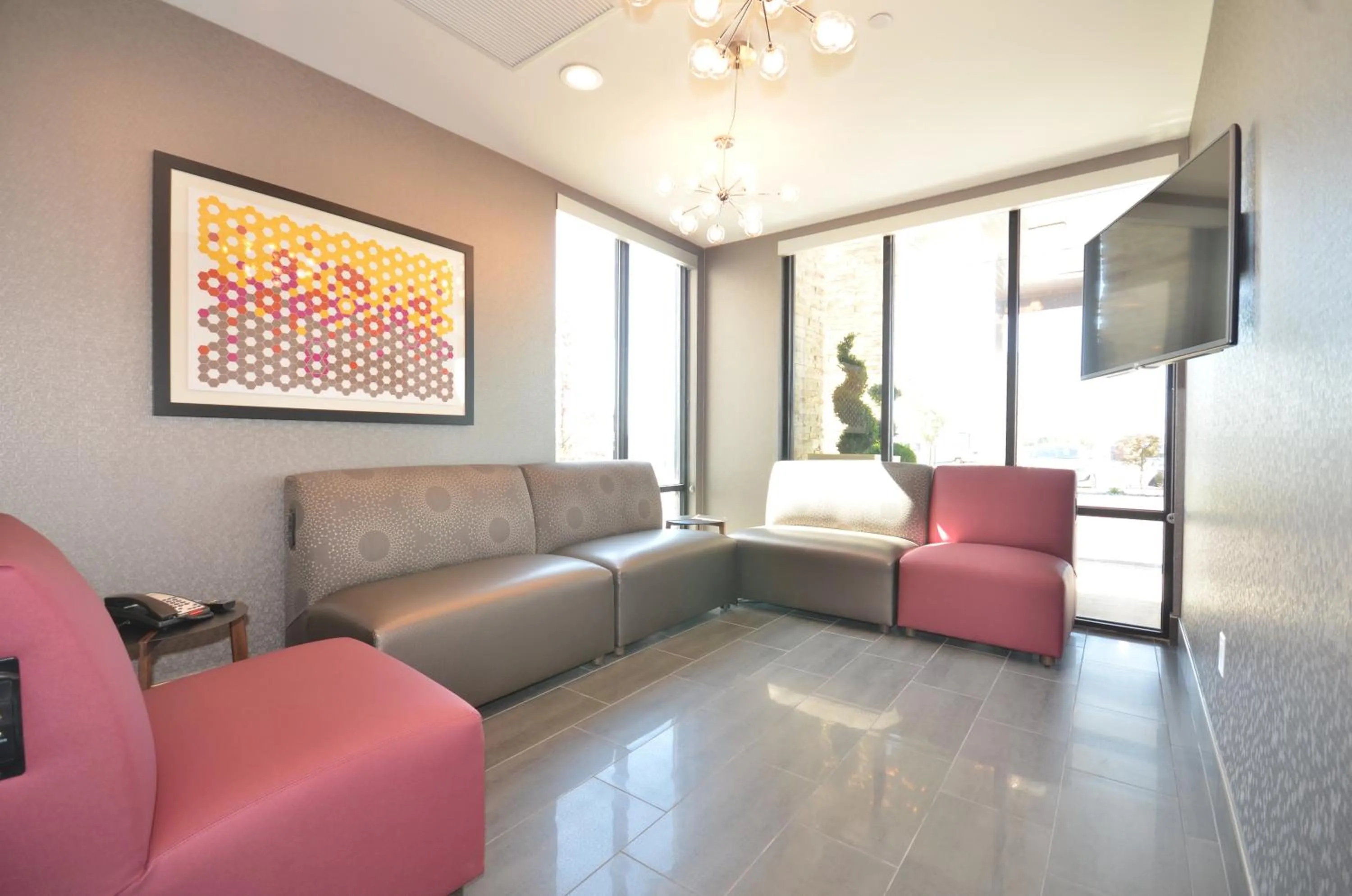 Property building in Holiday Inn Express & Suites Oklahoma City Mid - Arpt Area by IHG