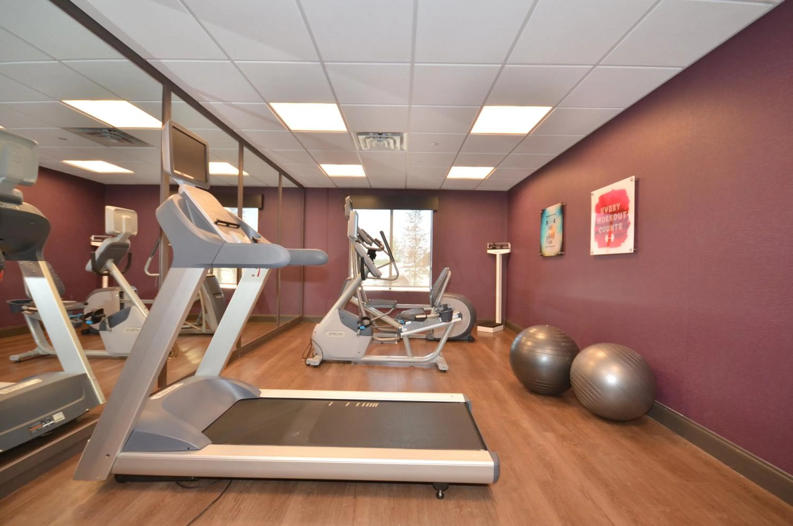 Fitness centre/facilities in Holiday Inn Express & Suites Oklahoma City Mid - Arpt Area by IHG