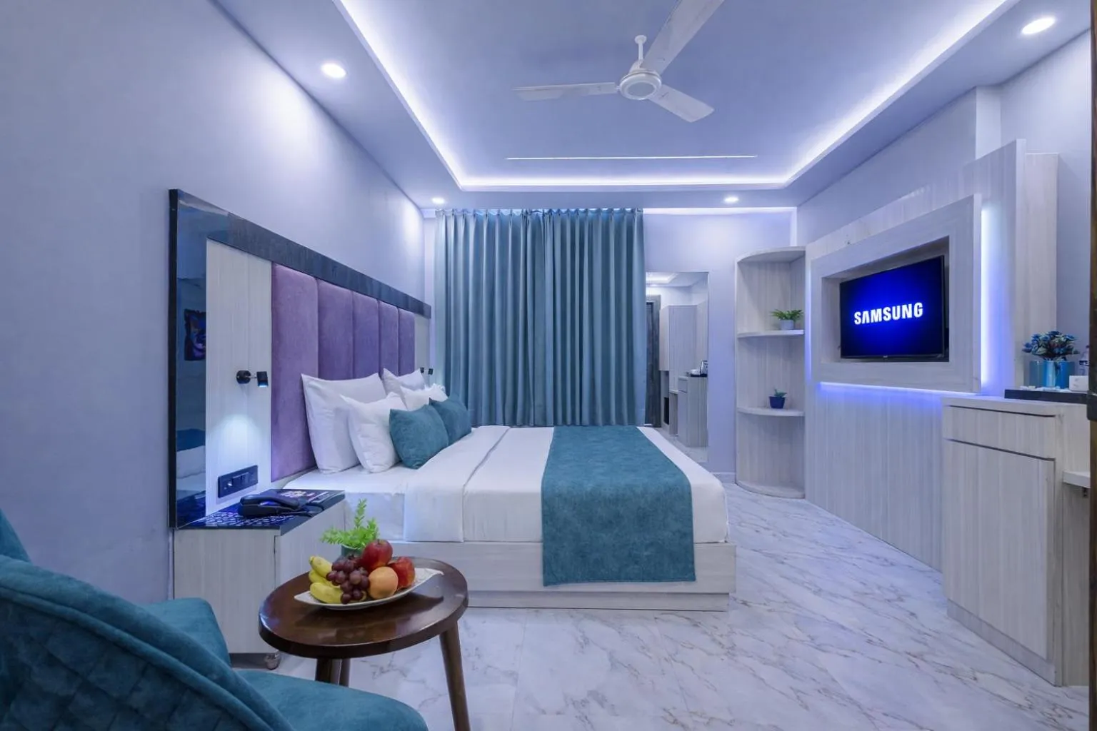 Bedroom, Bed in Hotel Urban Royale - IGI Airport Delhi