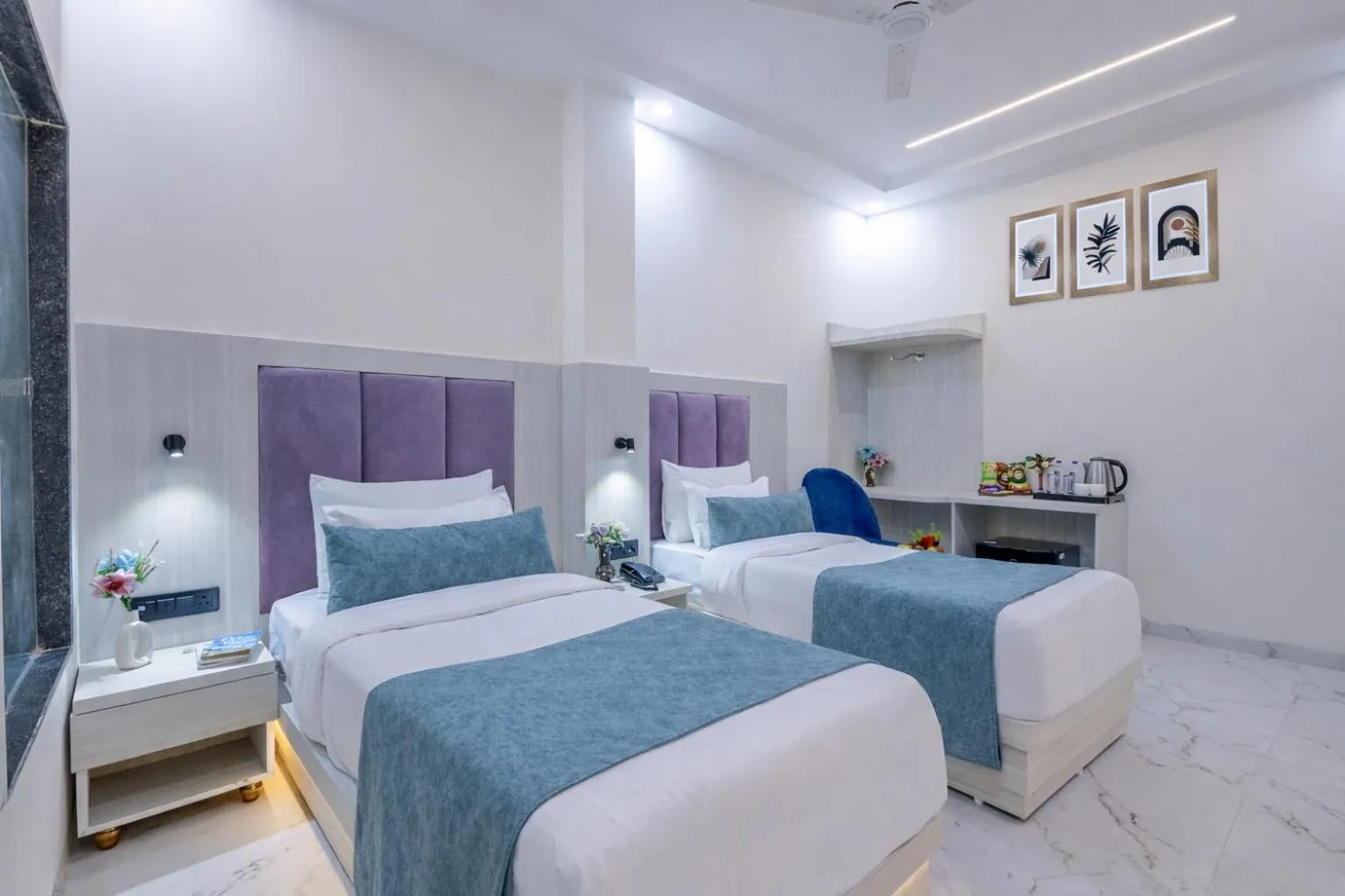 Bedroom, Bed in Hotel Urban Royale - IGI Airport Delhi