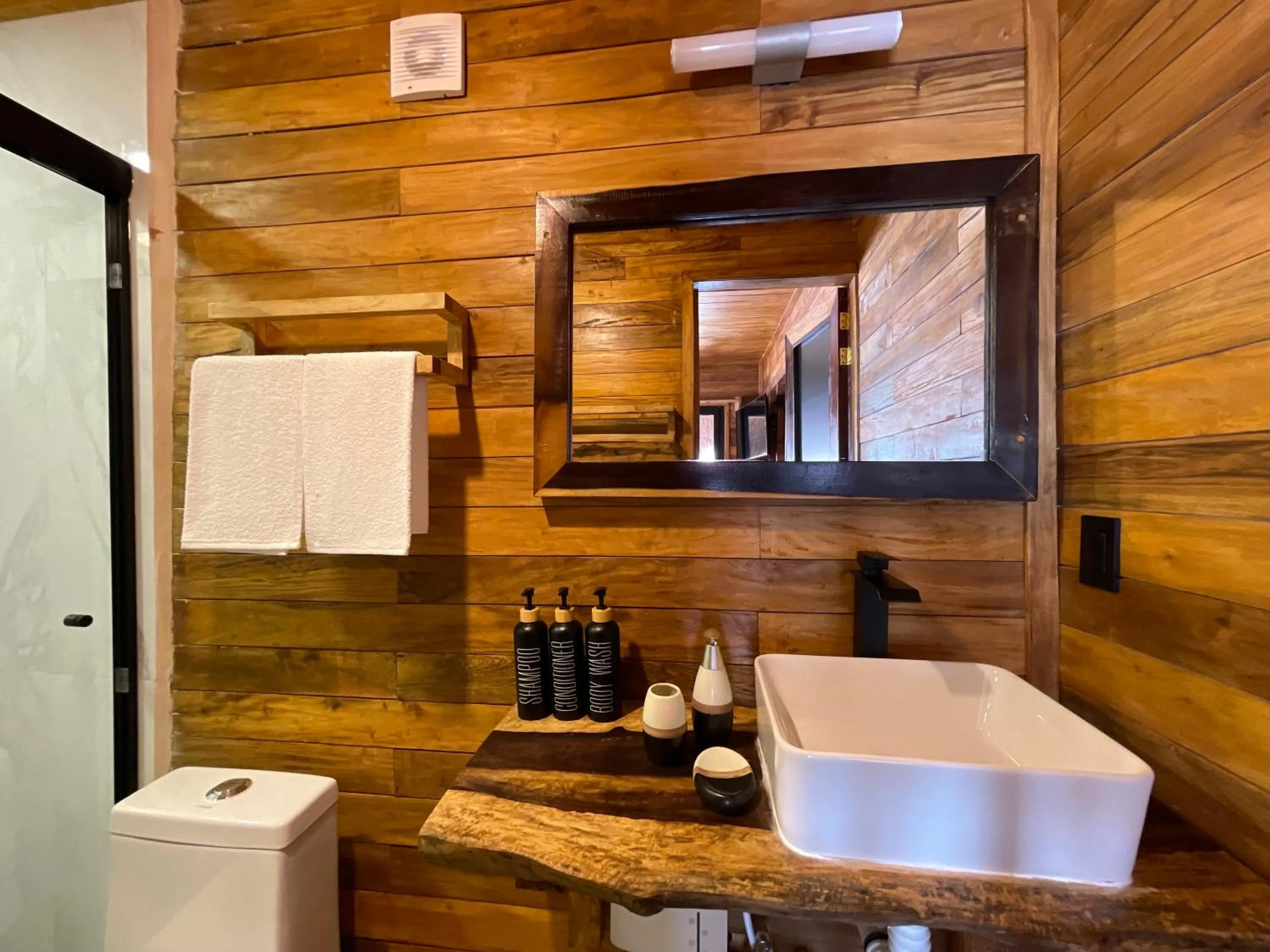 Toilet in Hotel Solana Bacalar Lakefront